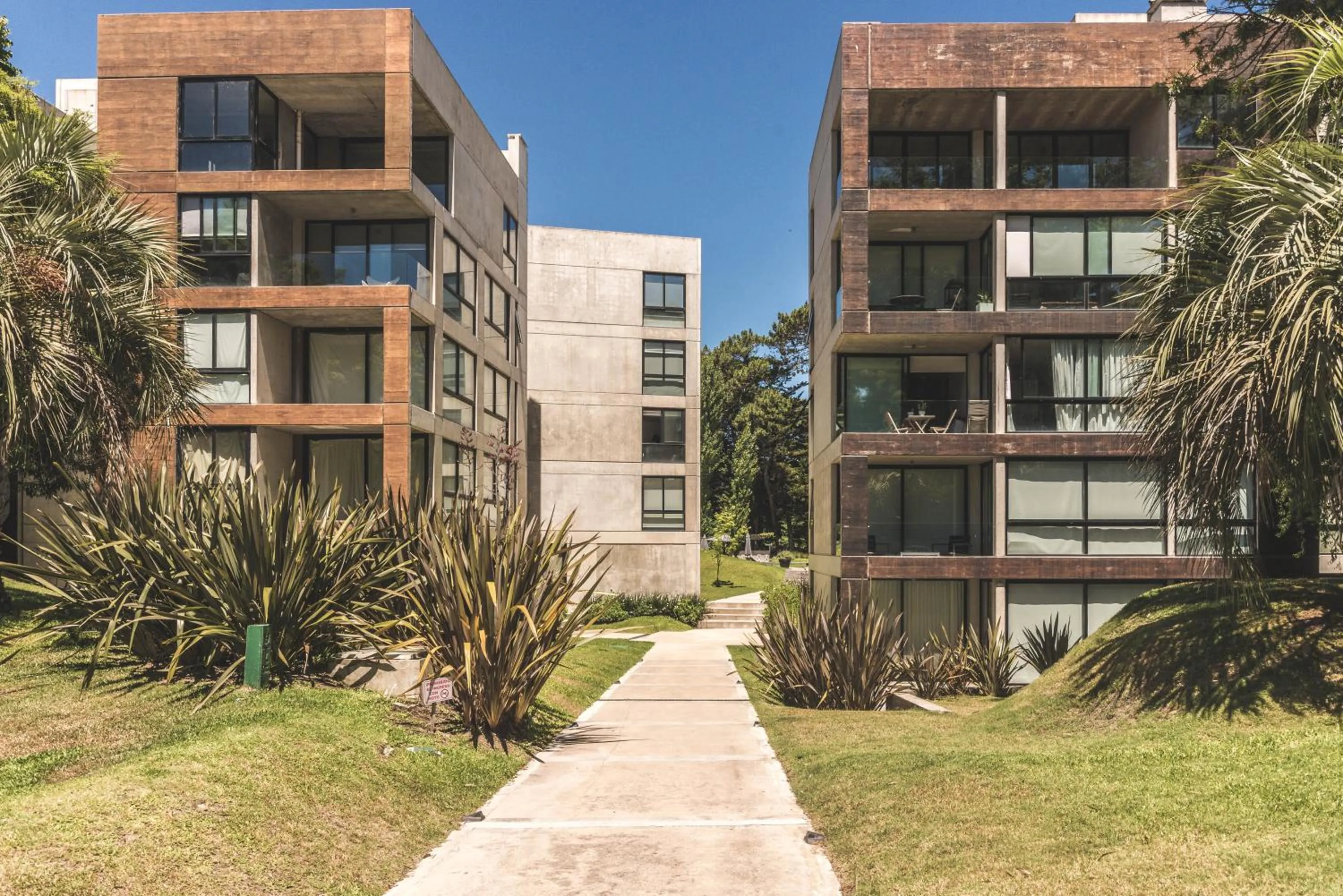 Property building in Be House Suites & Spa