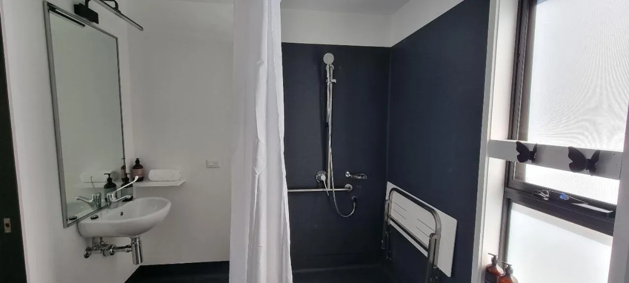 Shower in Mt Field Retreat