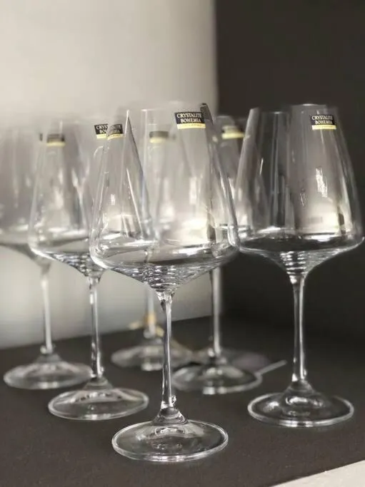 Drinks in The Hummingbird Sunset Home, West Side