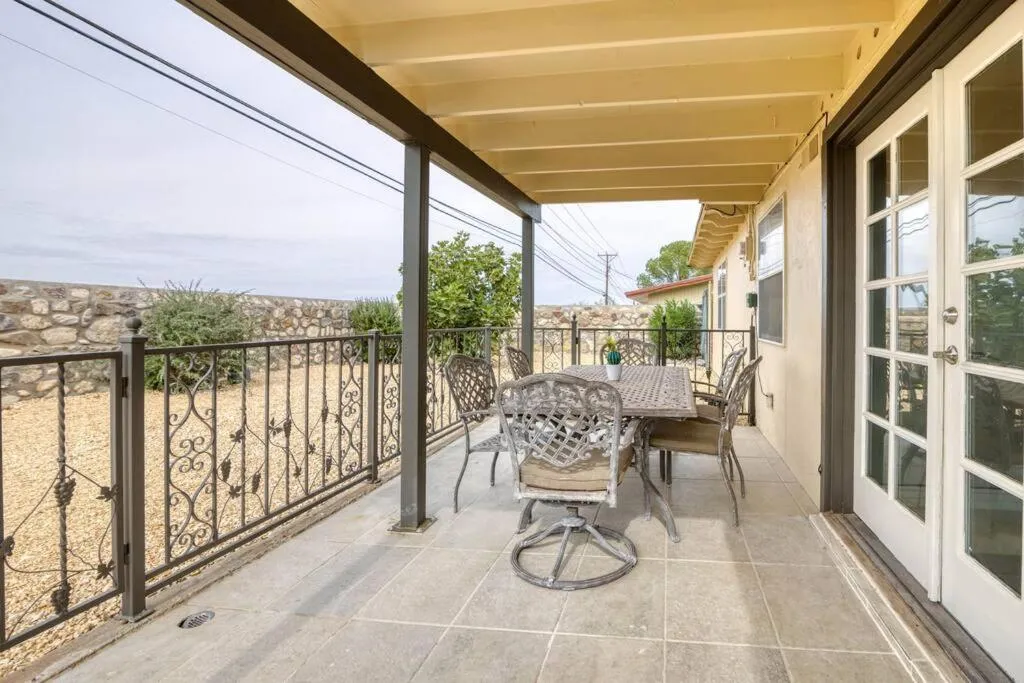 Patio in The Hummingbird Sunset Home, West Side