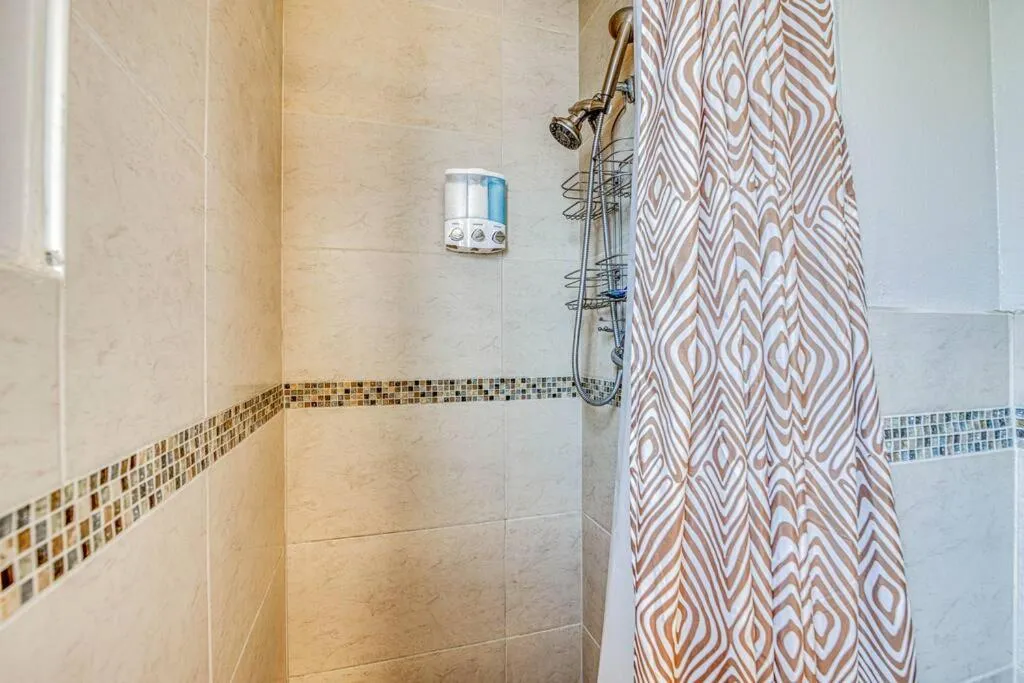 Shower in The Hummingbird Sunset Home, West Side
