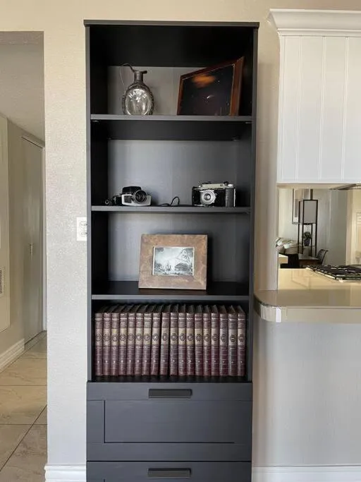 Kitchen or kitchenette in The Hummingbird Sunset Home, West Side