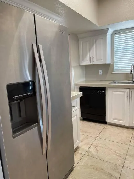 Kitchen or kitchenette in The Hummingbird Sunset Home, West Side