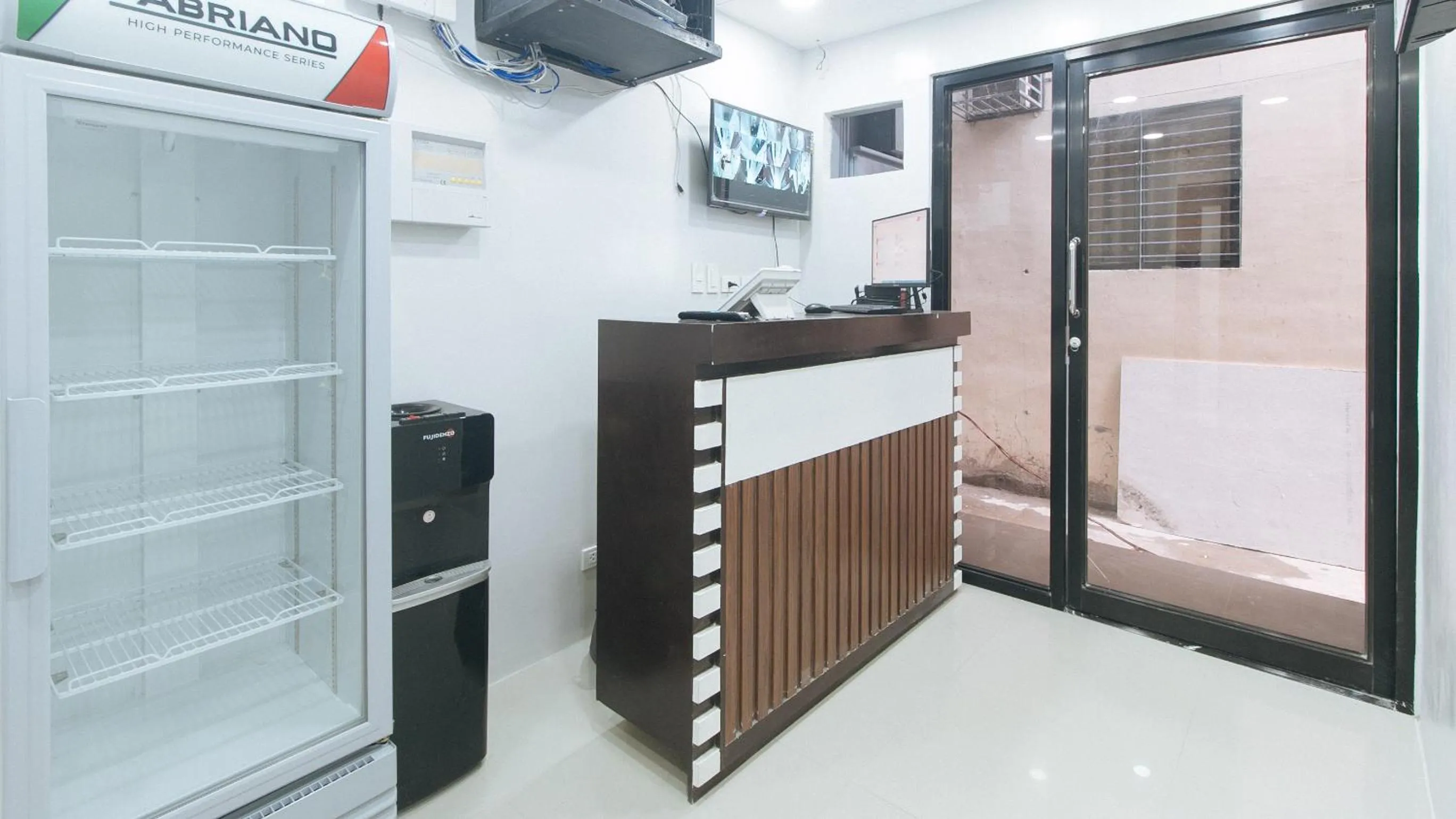 Lobby or reception, Bed in RedDoorz @ El Grande Inn Santa Cruz Manila