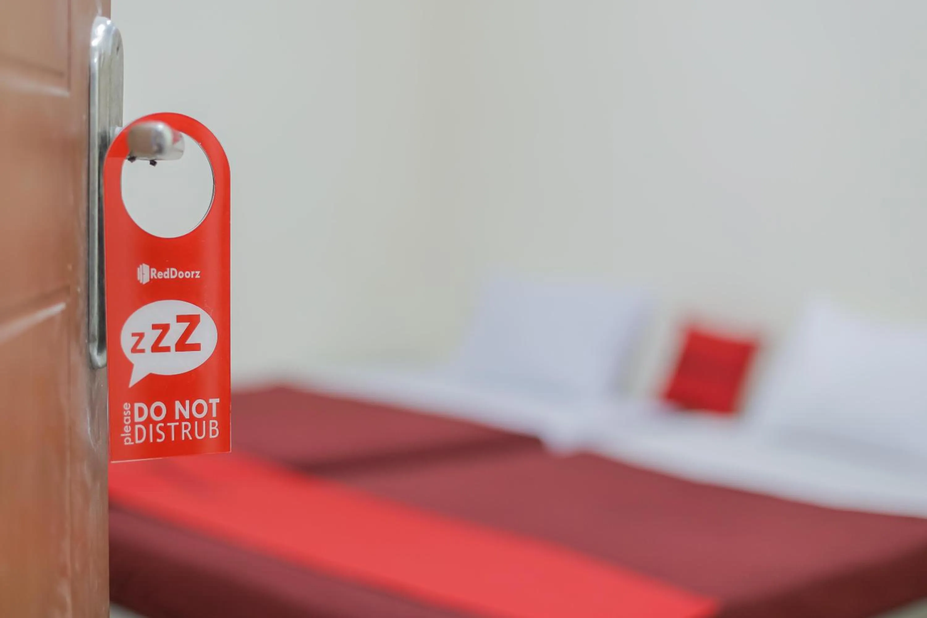 Bedroom, Bed in RedDoorz near RS Sari Asih Ciledug