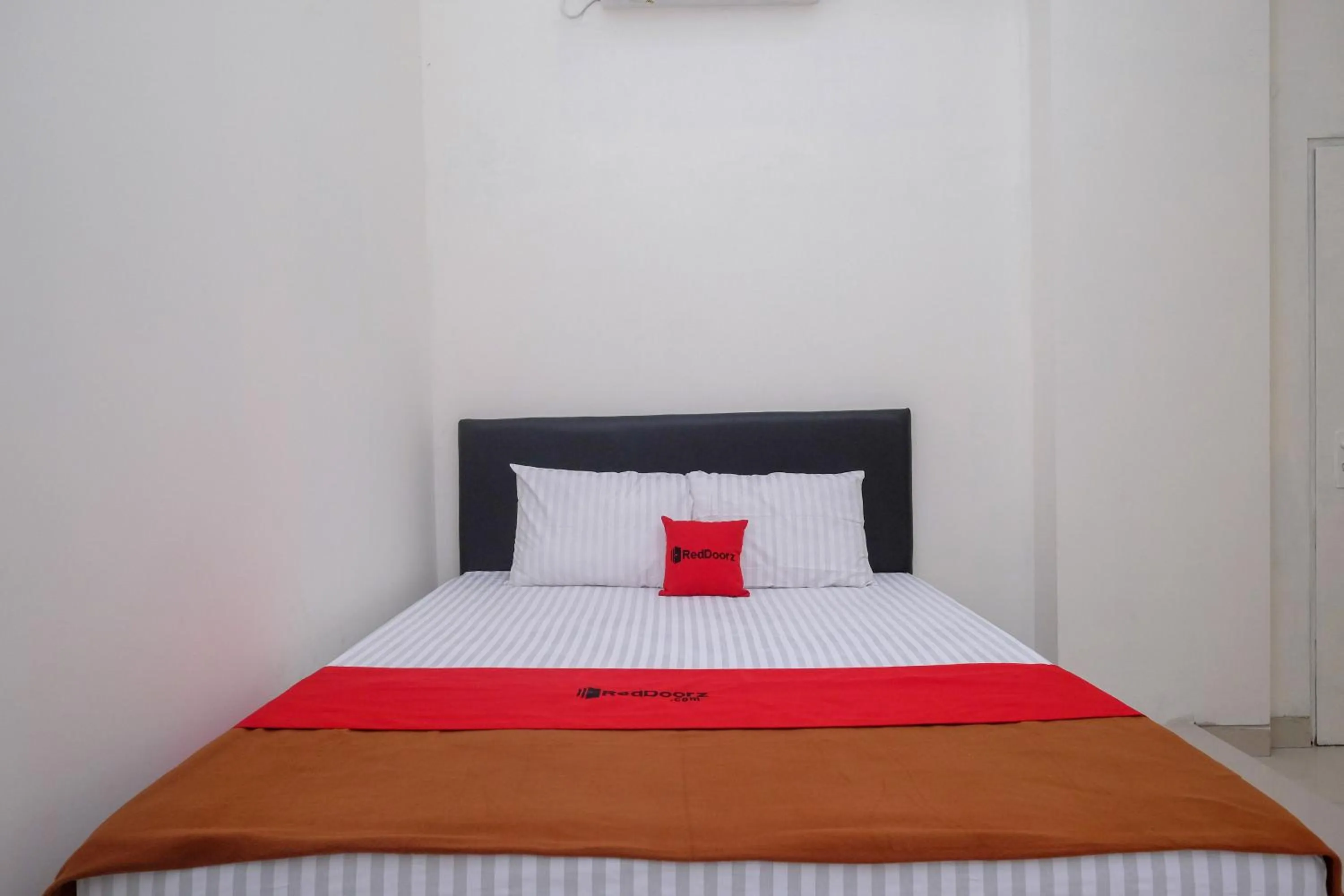 Bedroom, Bed in RedDoorz near Alun Alun Magelang 2