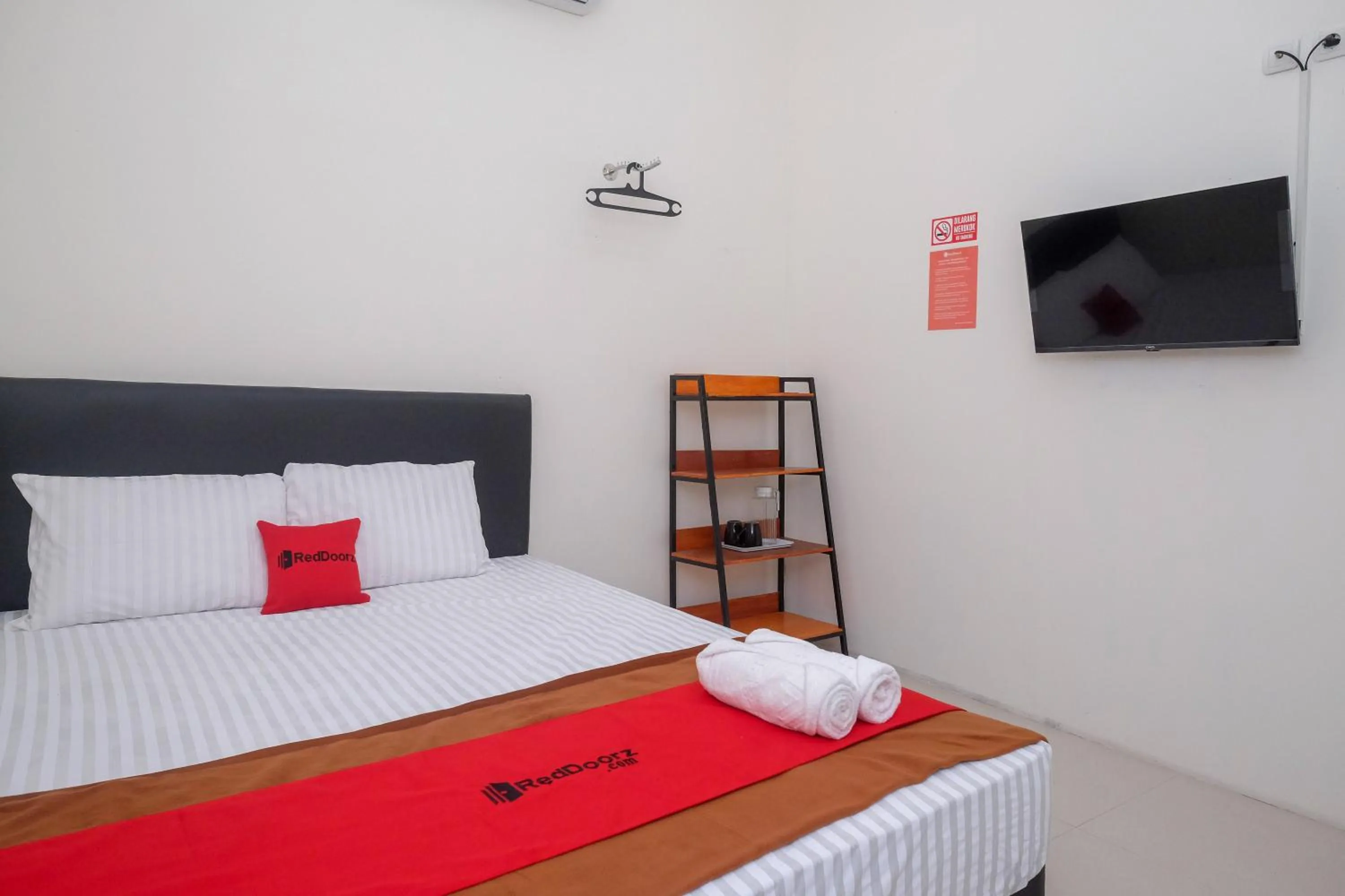 Bedroom, Bed in RedDoorz near Alun Alun Magelang 2