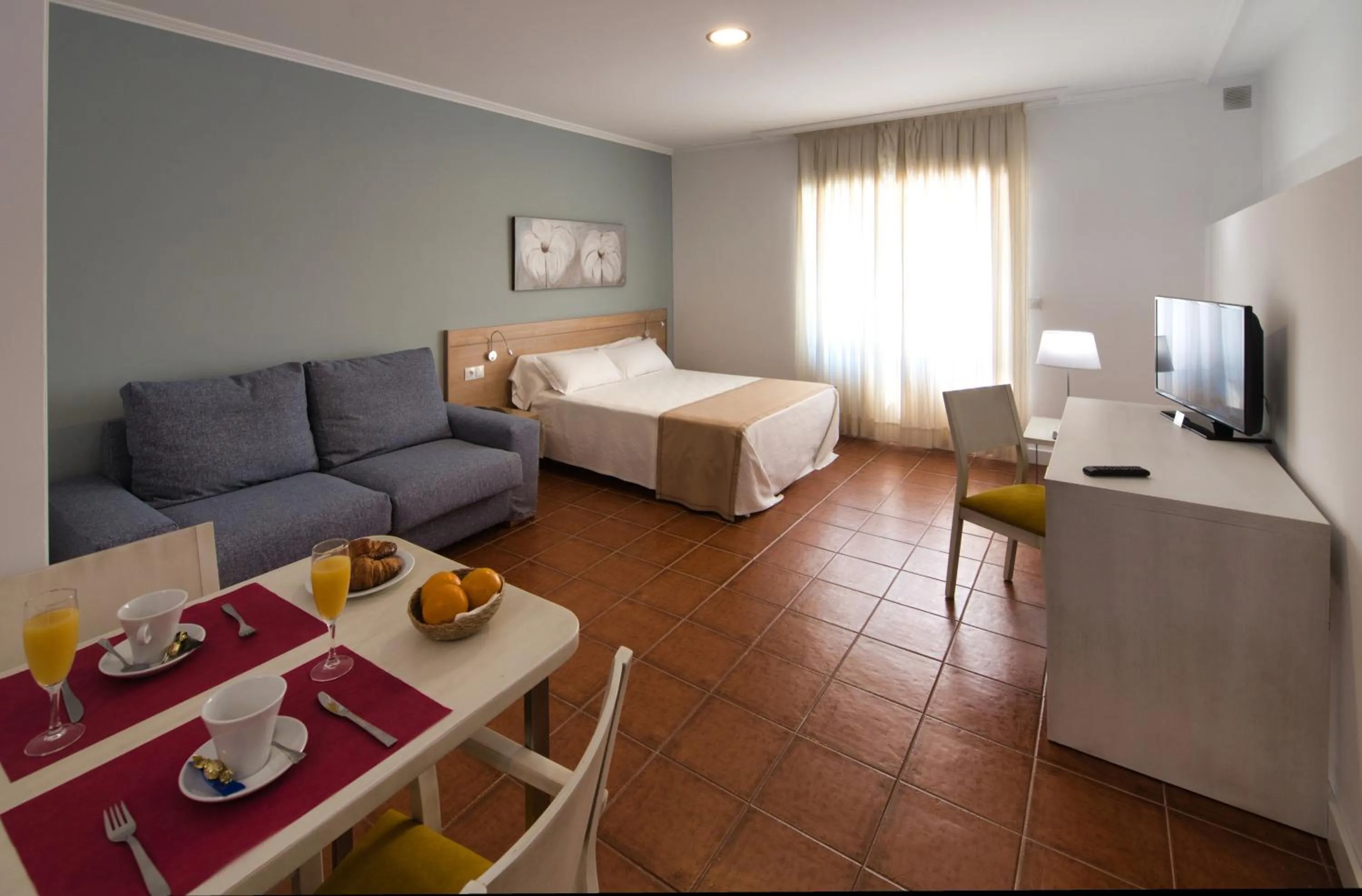 TV and multimedia, Bed in Hotel Apartamentos Dabarca