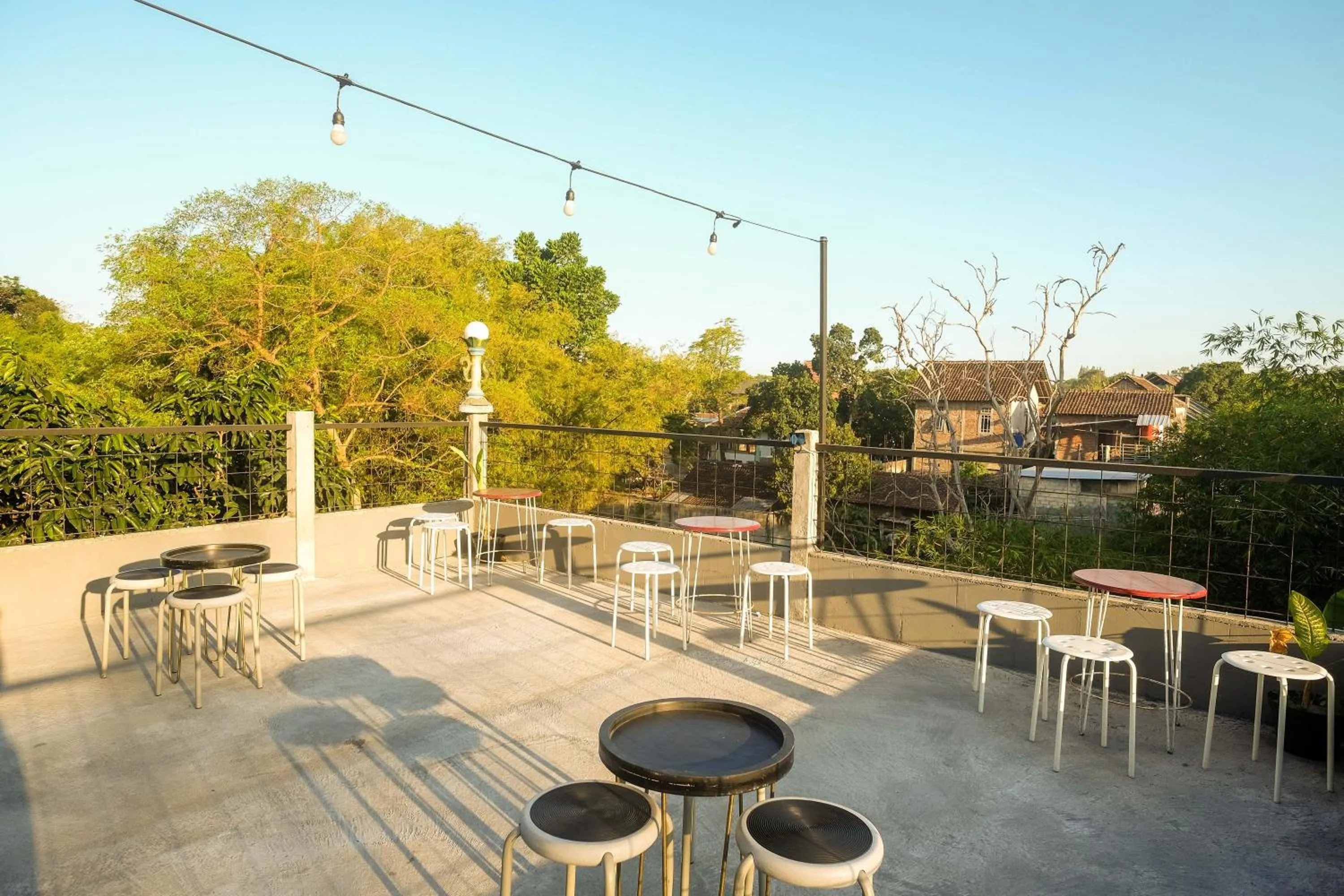 Restaurant/places to eat in RedDoorz @ Jalan Ringroad Selatan 2