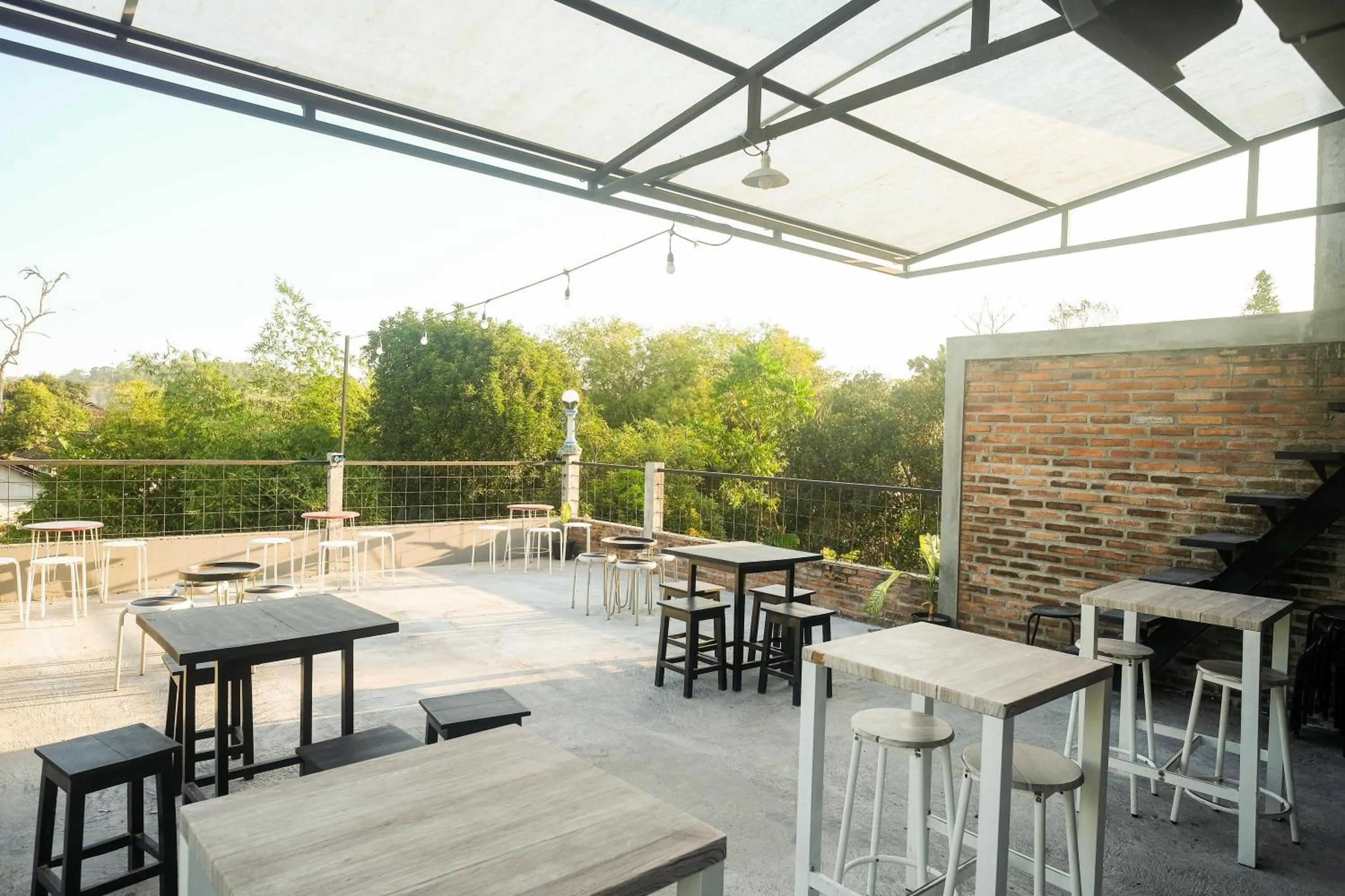 Restaurant/places to eat in RedDoorz @ Jalan Ringroad Selatan 2