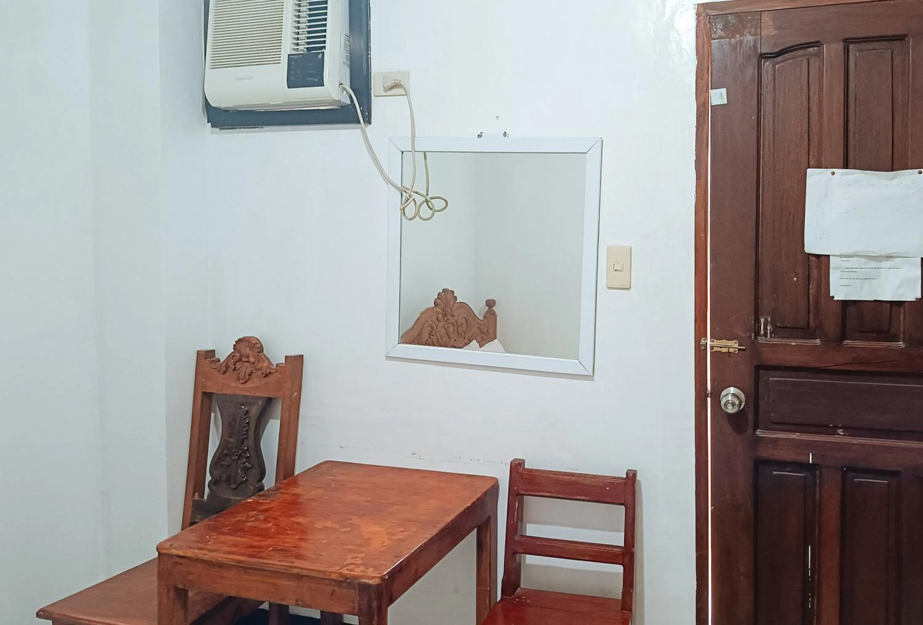 Dining area in RedDoorz @ Grand Valley Hotel Junction Luna Cagayan