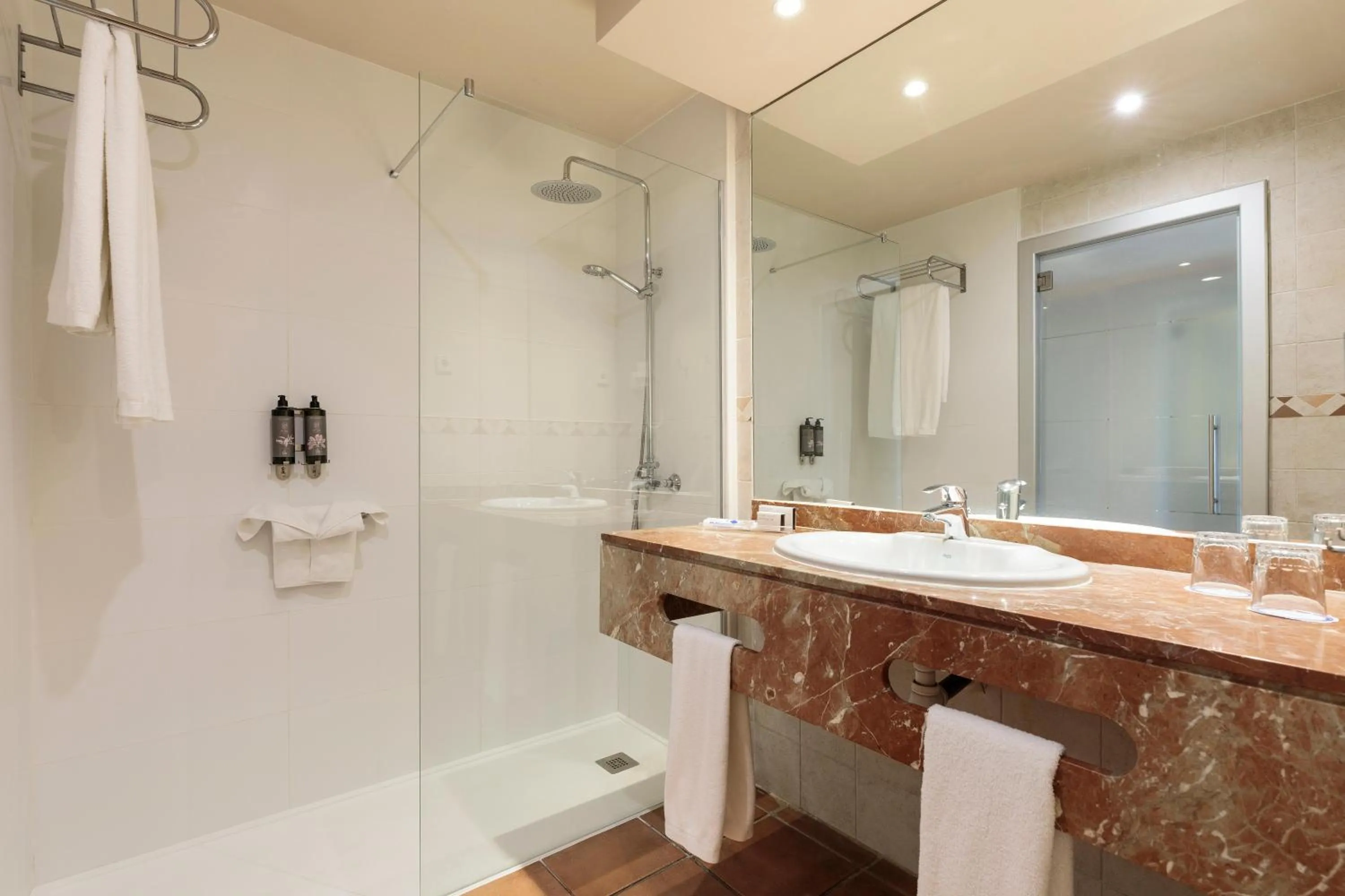 Bathroom in Hotel Best Jacaranda