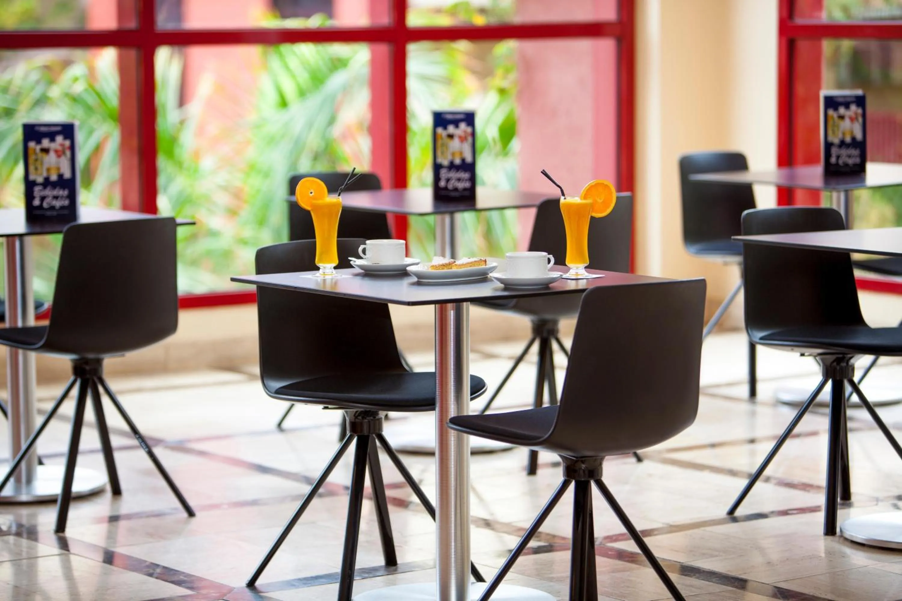 Restaurant/places to eat in Hotel Best Jacaranda