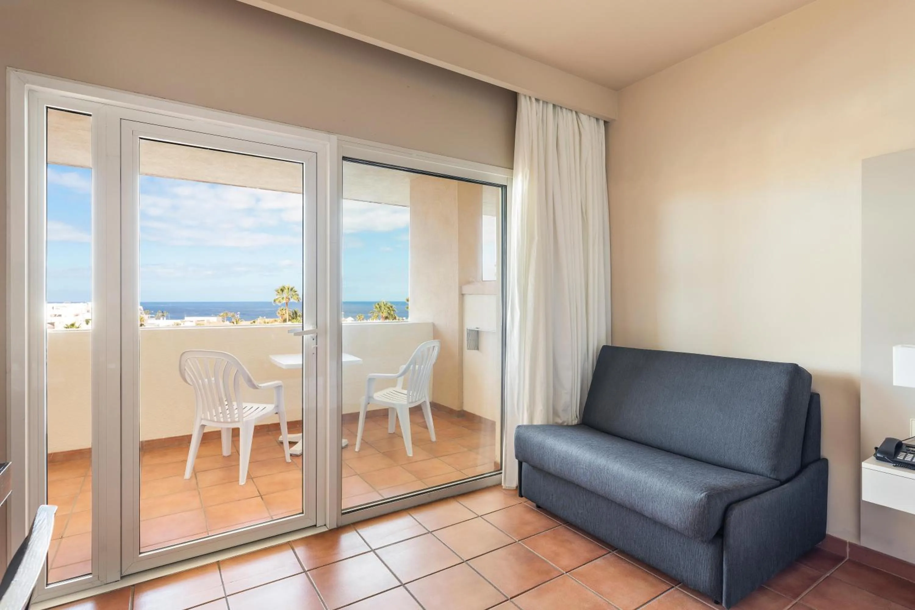 Photo of the whole room in Hotel Best Jacaranda