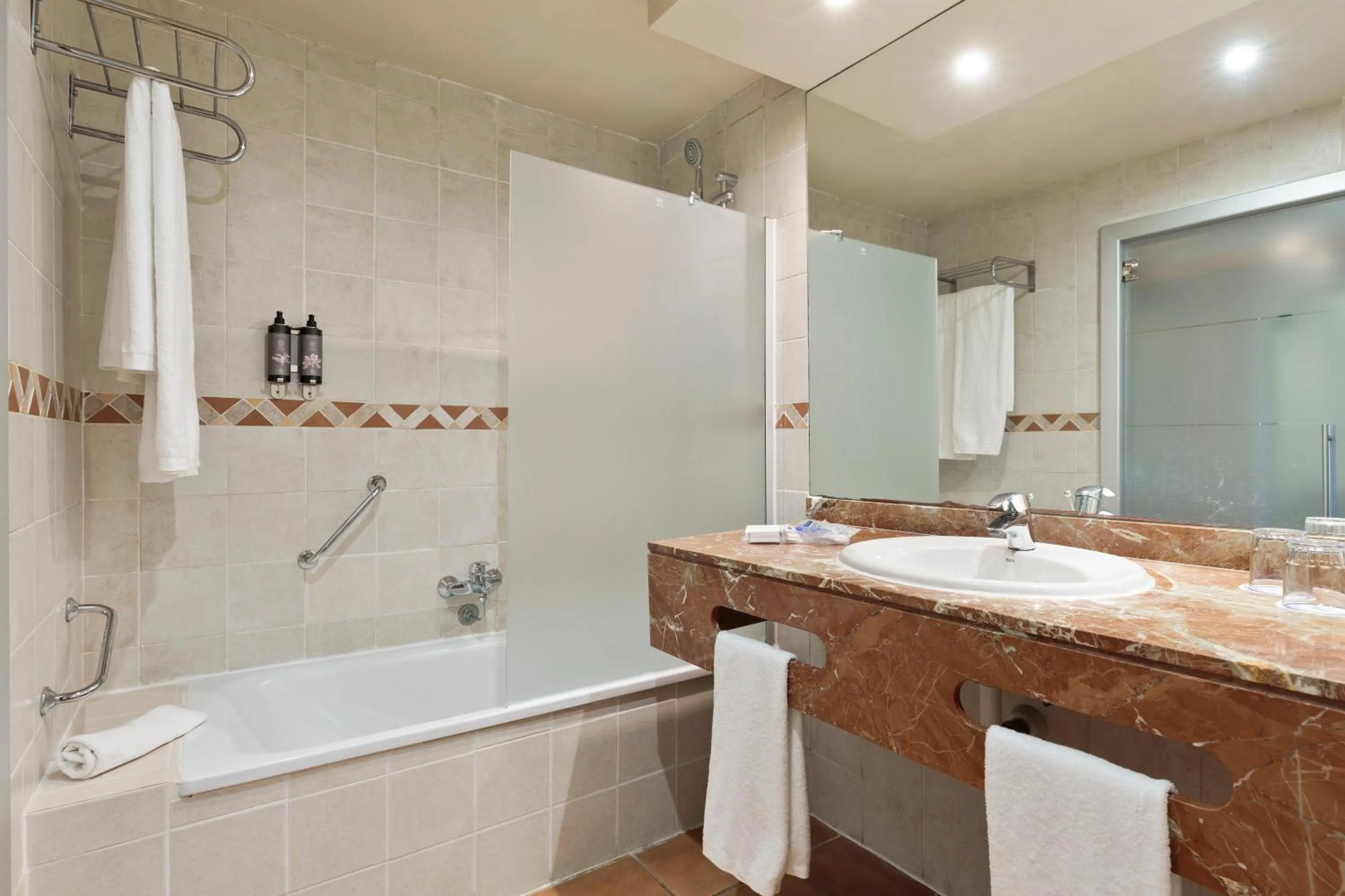 Bathroom in Hotel Best Jacaranda