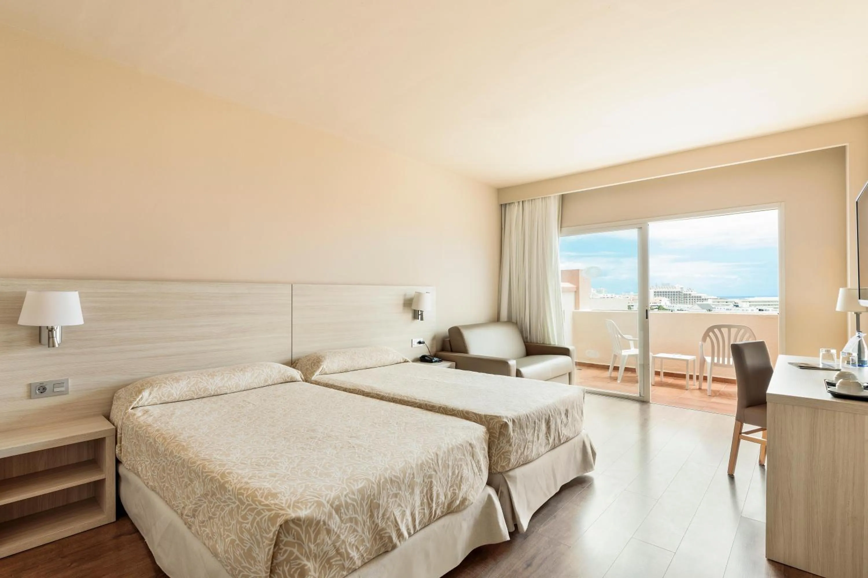 Photo of the whole room, Bed in Hotel Best Jacaranda