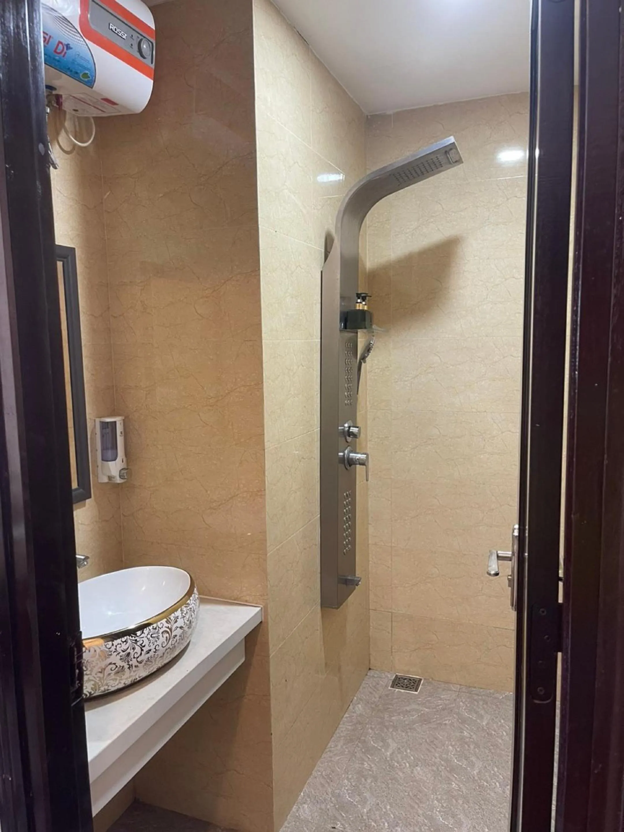Bathroom in NALINI Hotel & Apartment