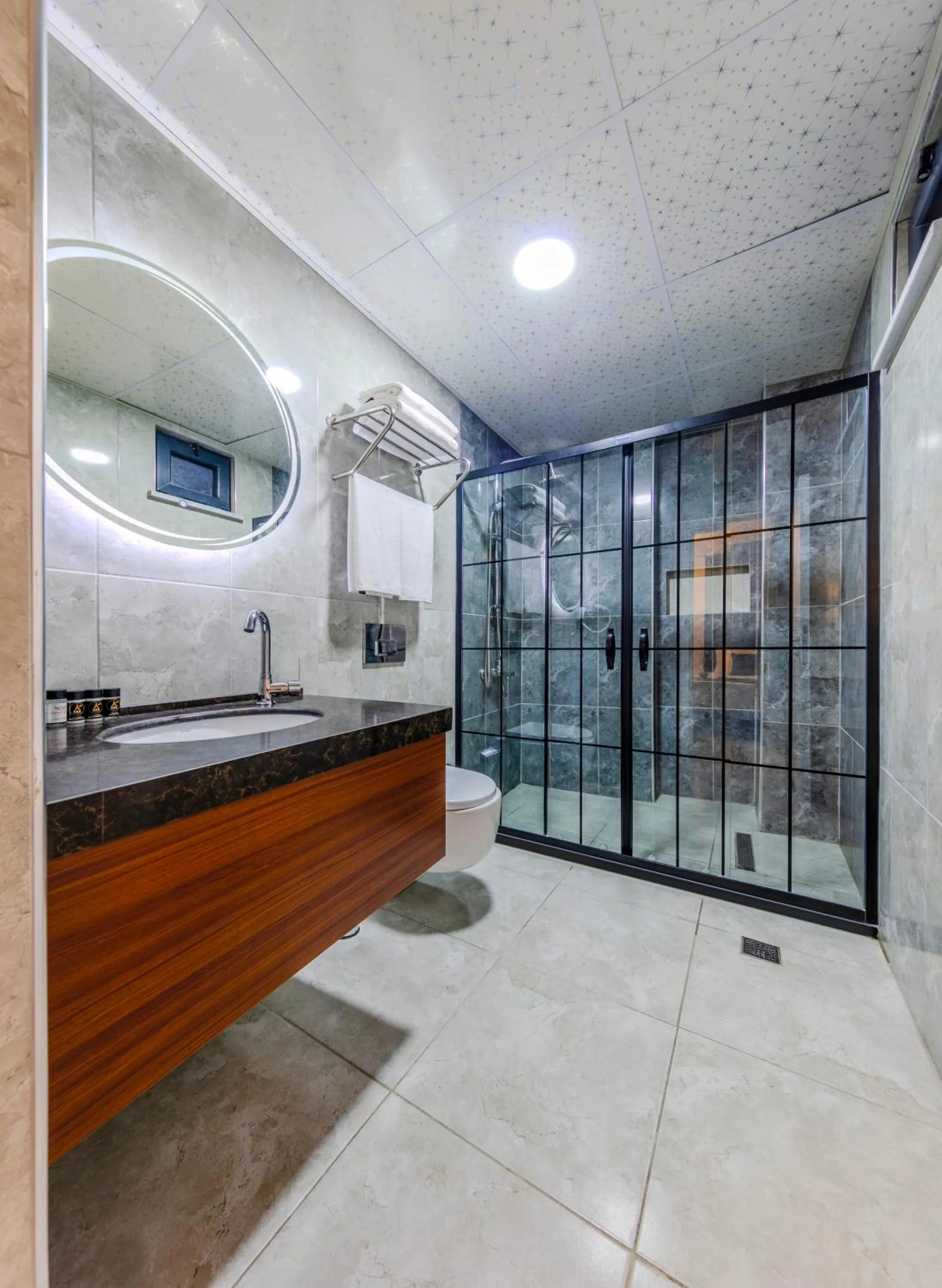 Shower in Med Life Hotel İstanbul Airport