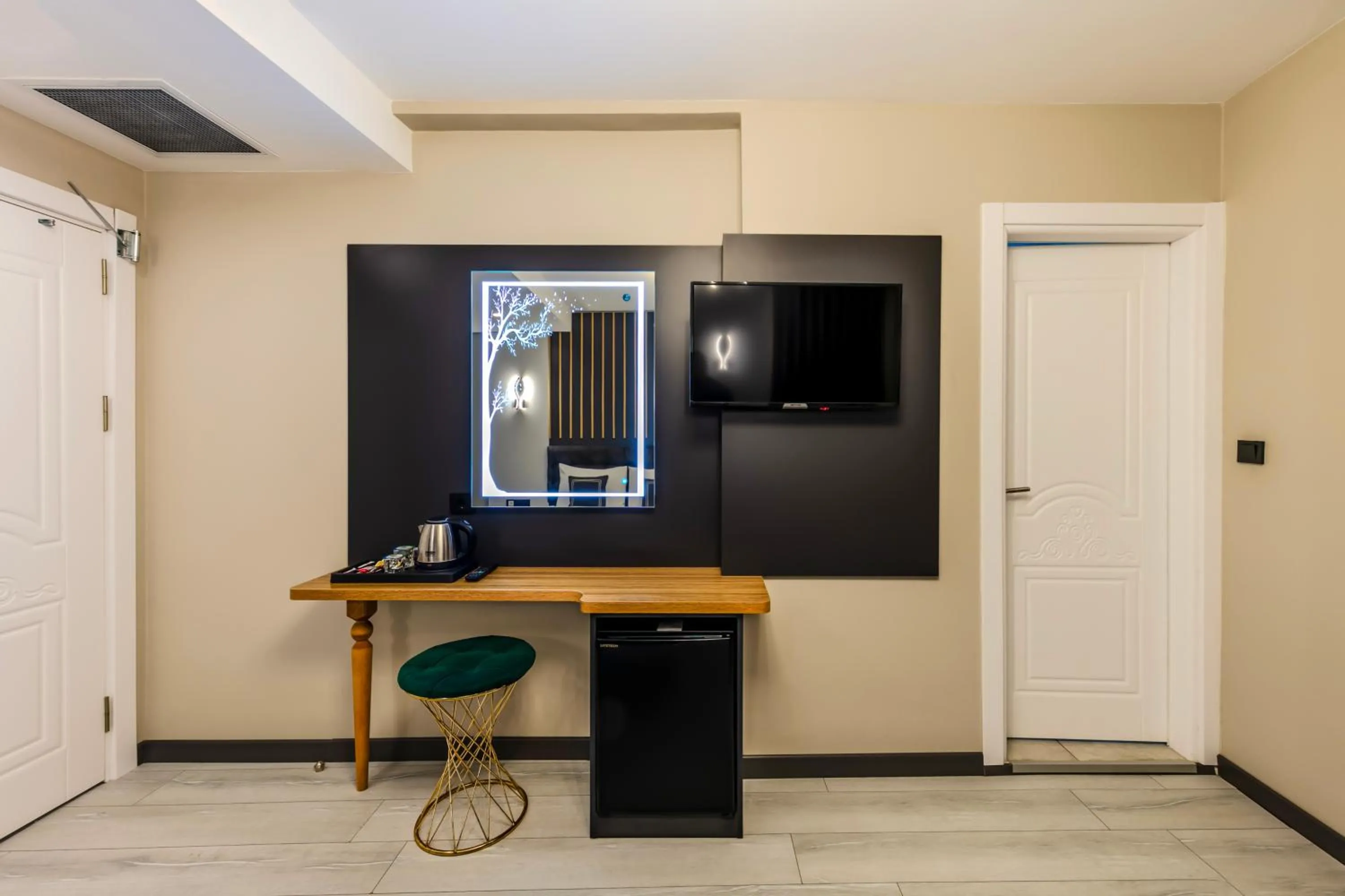 TV and multimedia in Med Life Hotel İstanbul Airport