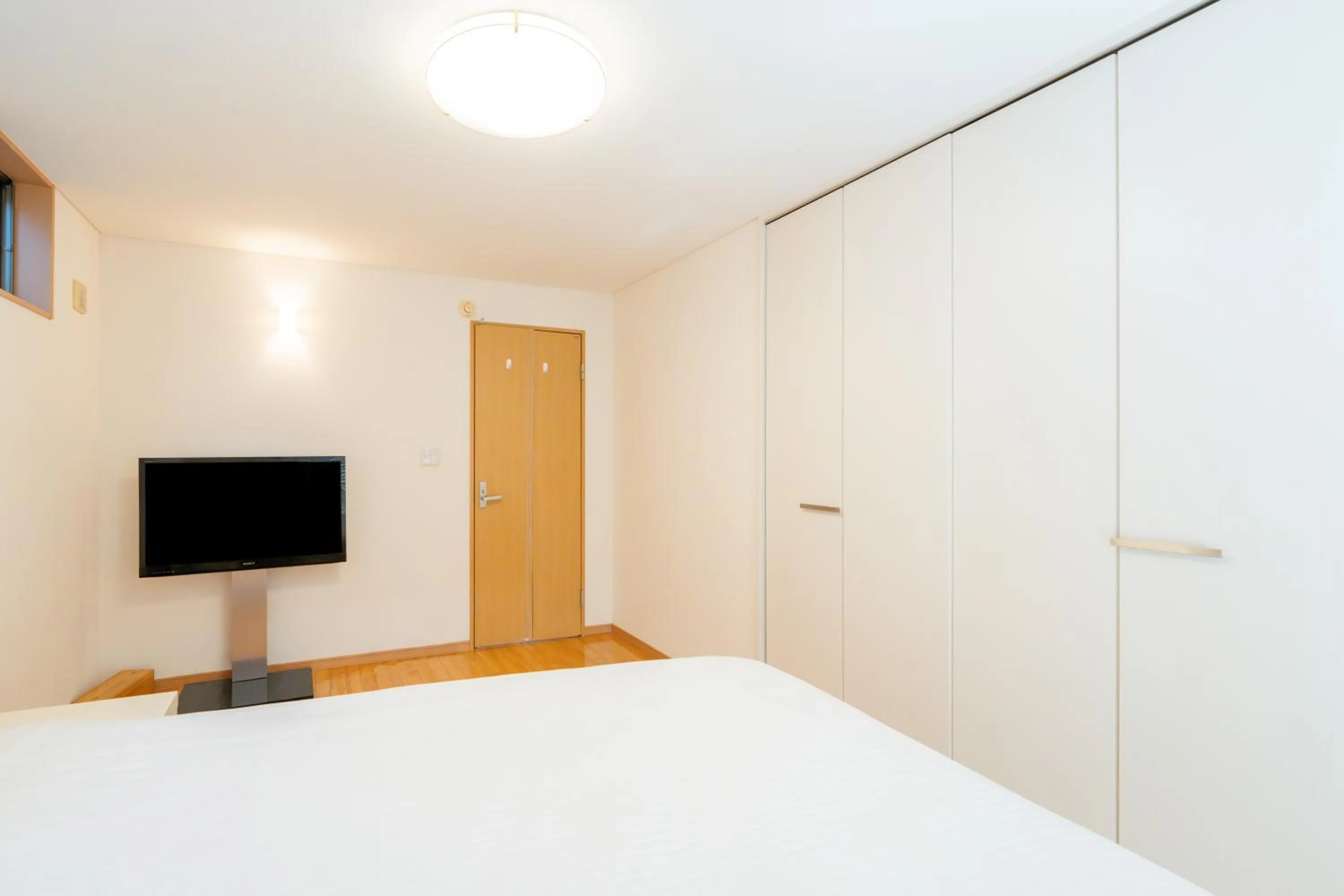 TV and multimedia, Bed in Higashi Shinjuku Modern house