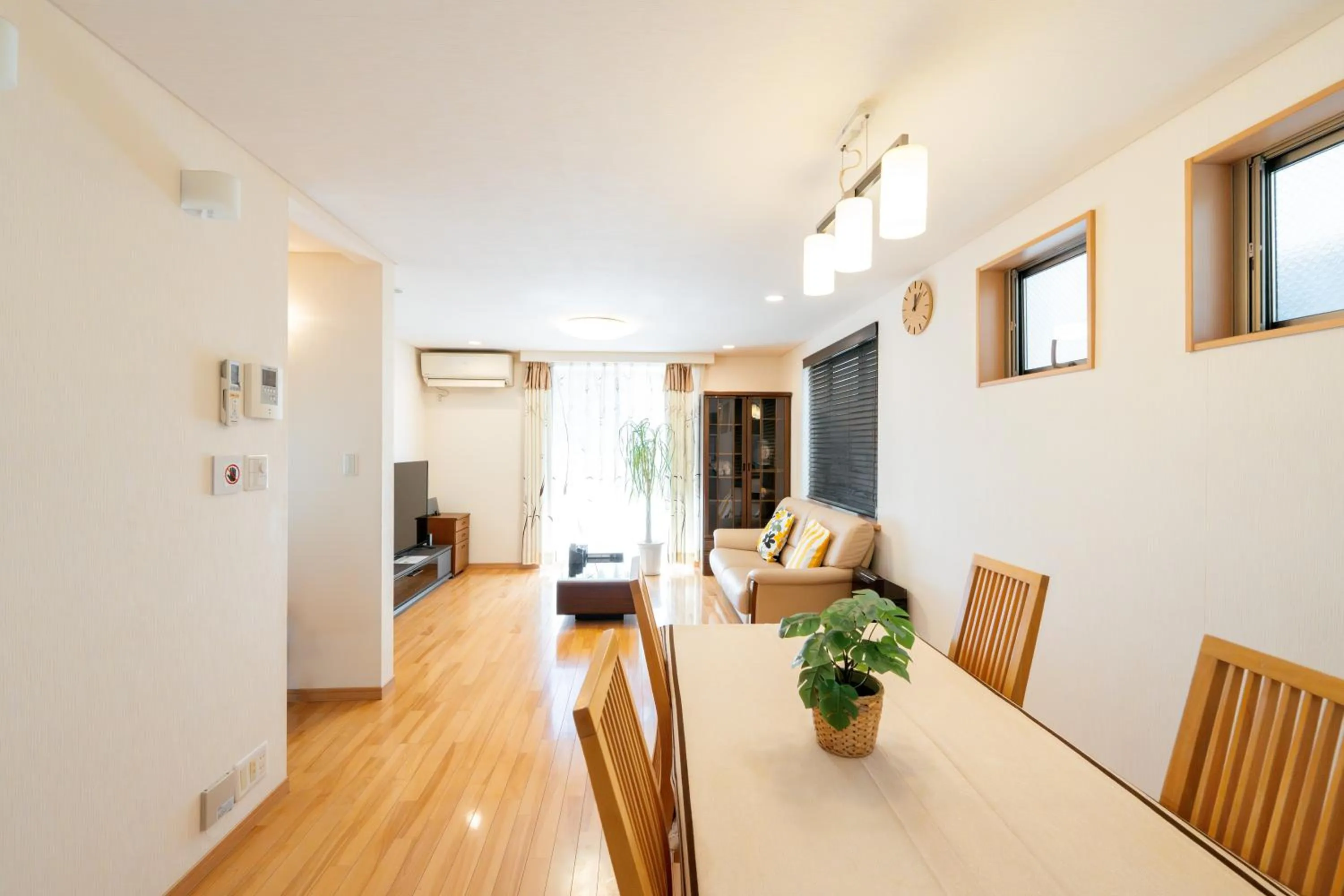 Dining area in Higashi Shinjuku Modern house