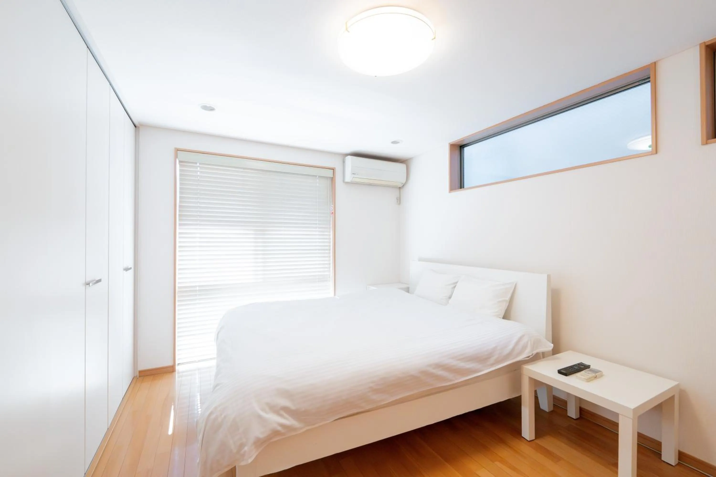 Bed in Higashi Shinjuku Modern house