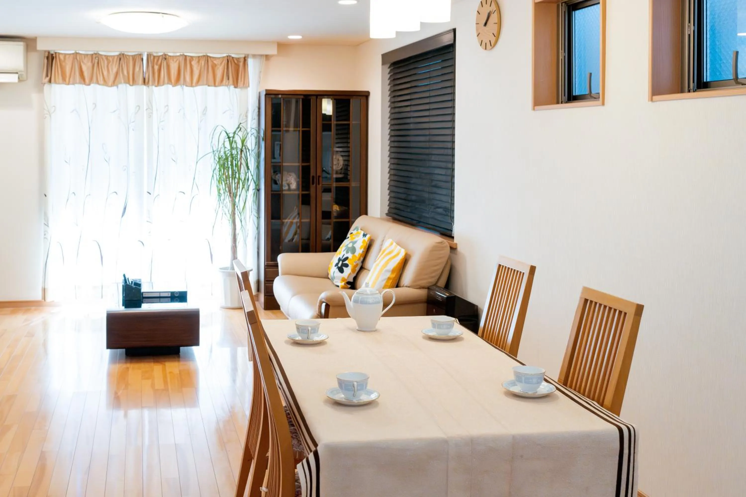 Dining area in Higashi Shinjuku Modern house