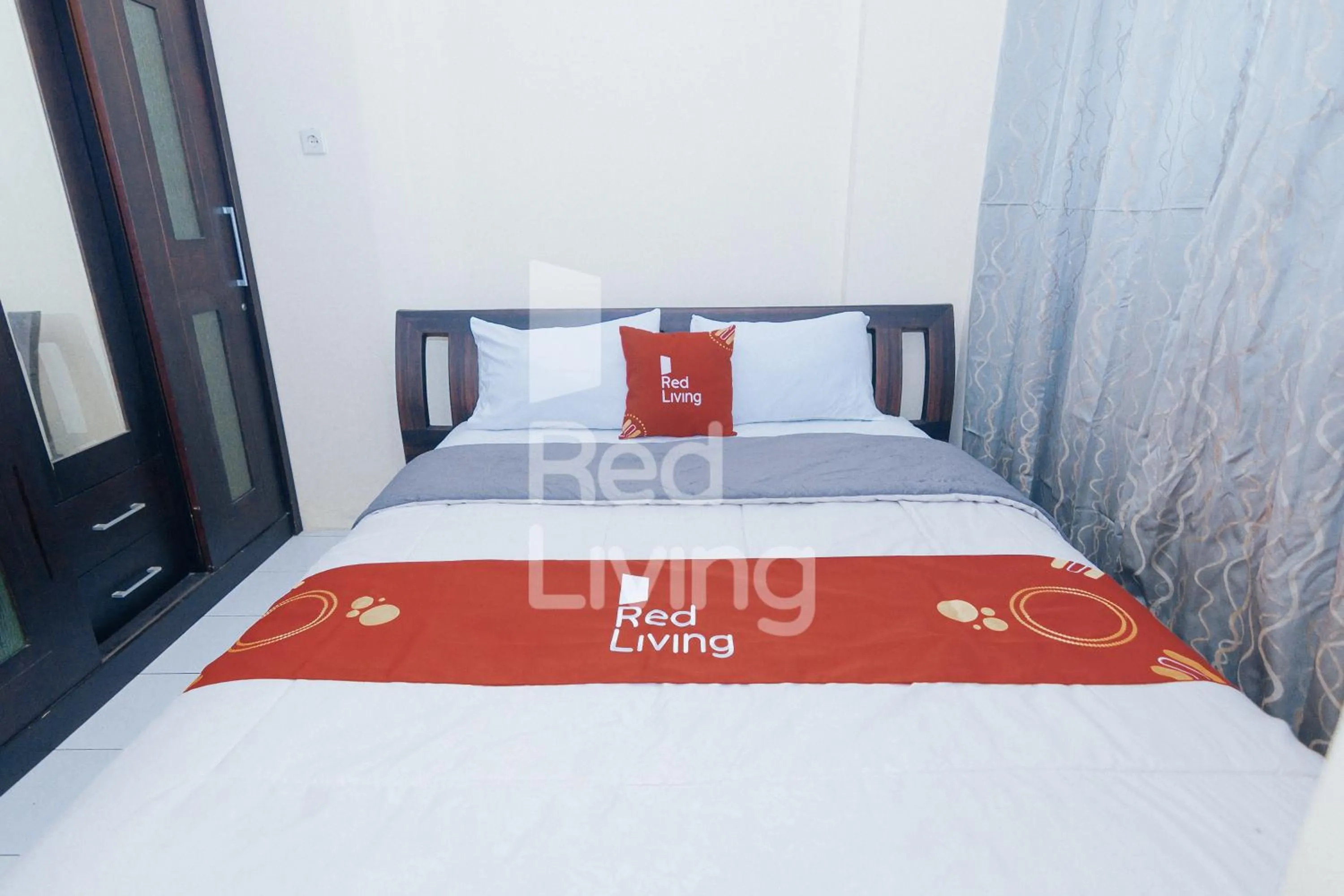 Bedroom, Bed in RedLiving Apartemen Emerald Hill - SR Rooms Tower Green