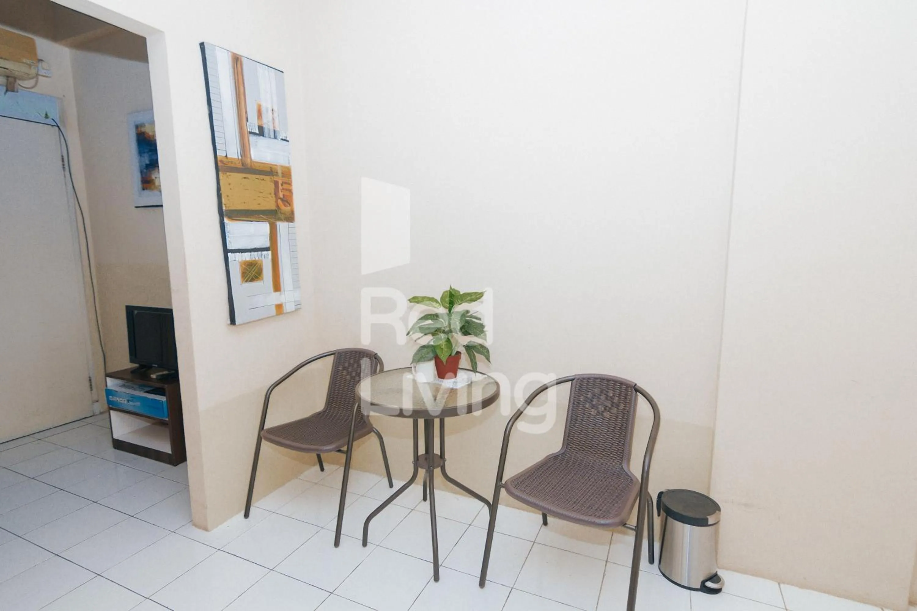 Seating area in RedLiving Apartemen Emerald Hill - SR Rooms Tower Green