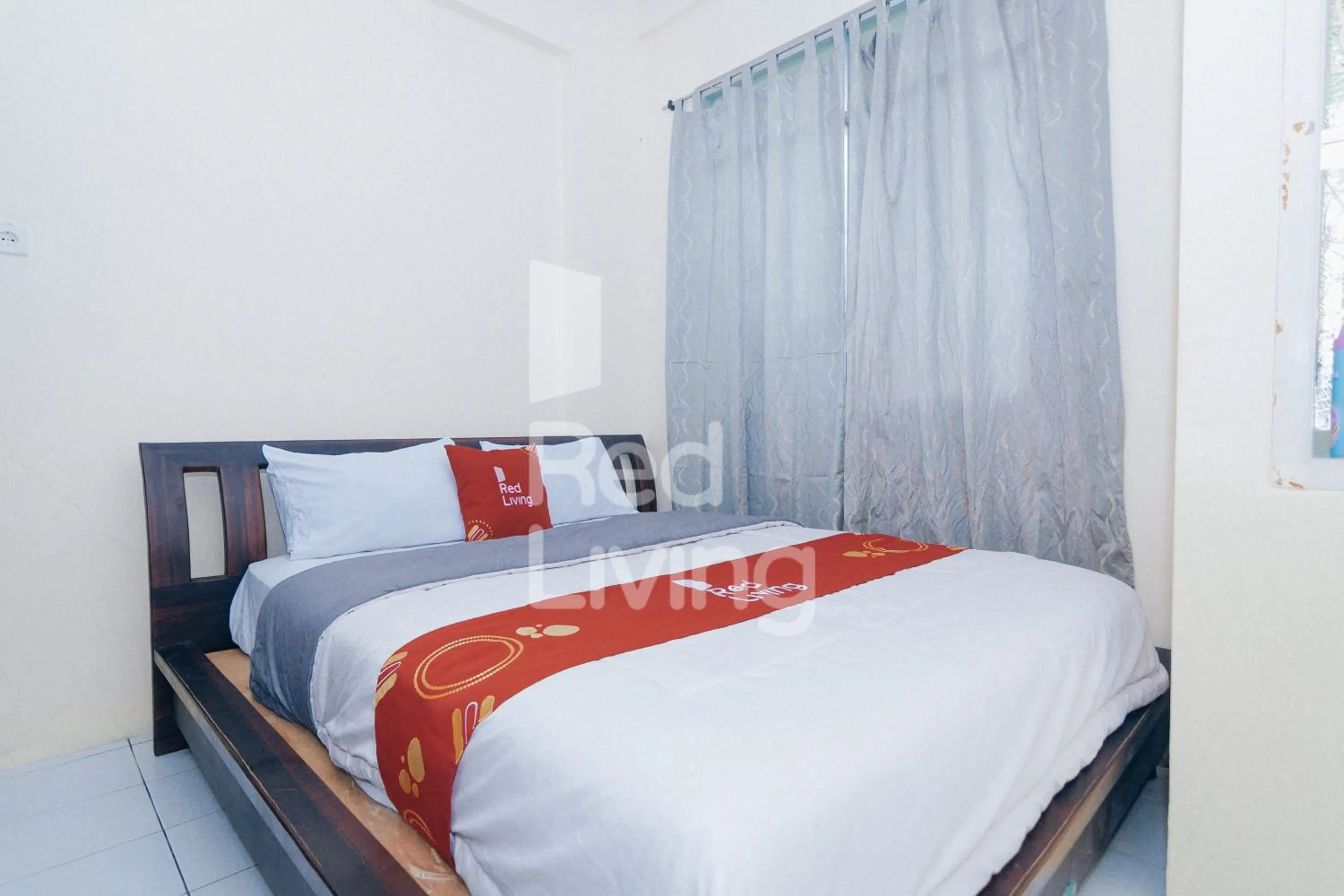 Bedroom, Bed in RedLiving Apartemen Emerald Hill - SR Rooms Tower Green