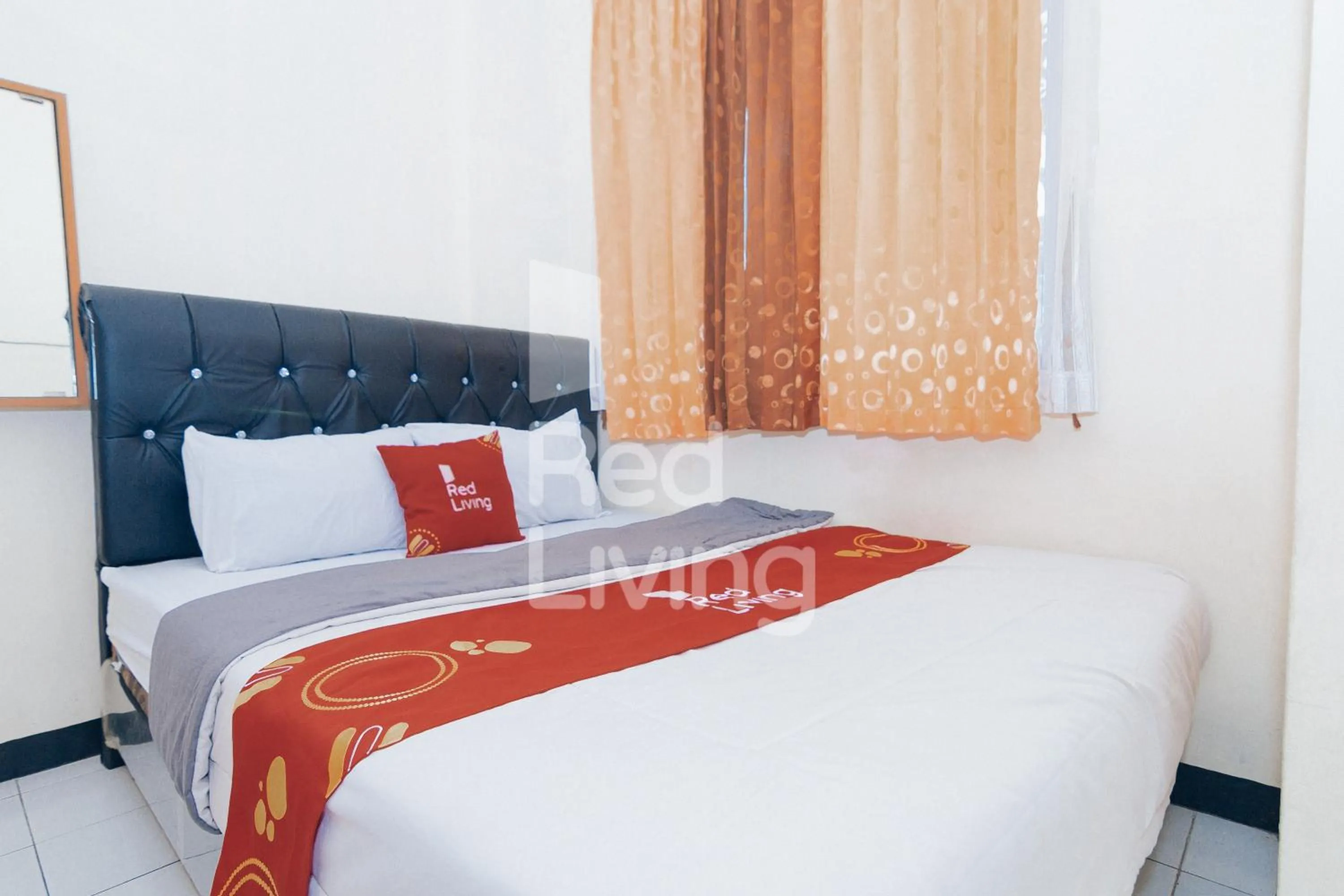 Bedroom, Bed in RedLiving Apartemen Emerald Hill - SR Rooms Tower Green