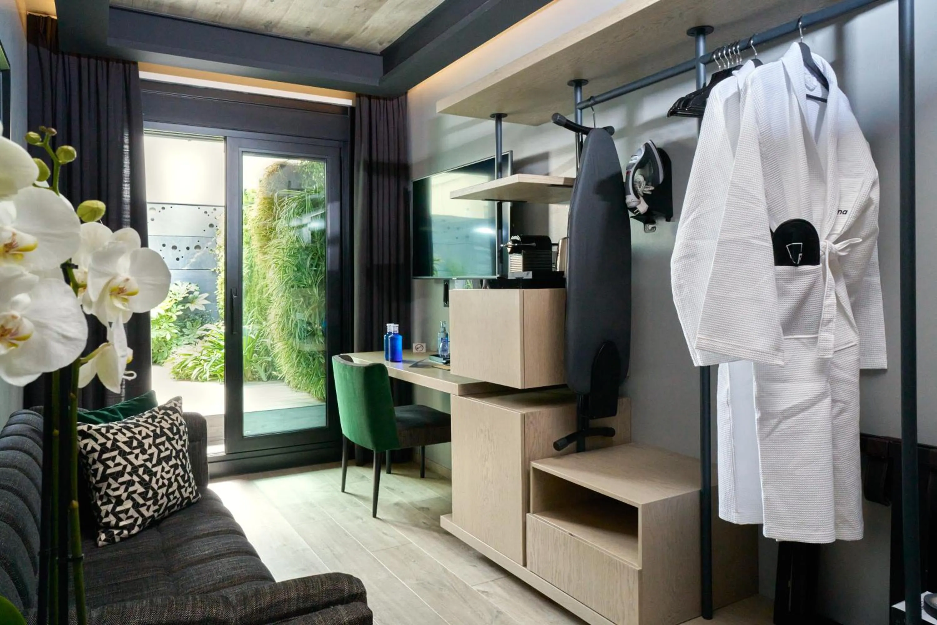 Seating area in Hotel Regina