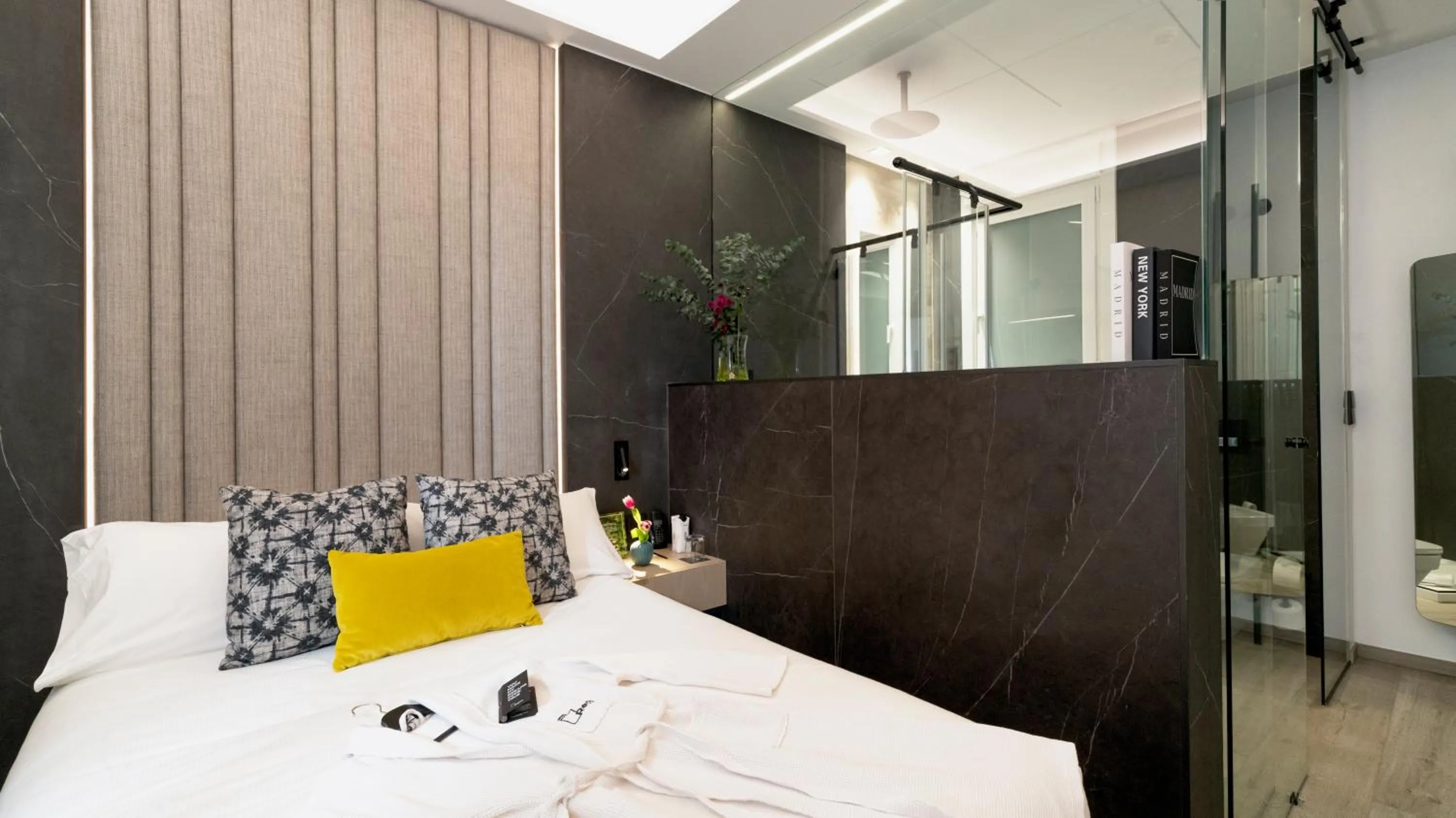 Photo of the whole room, Bed in Hotel Regina