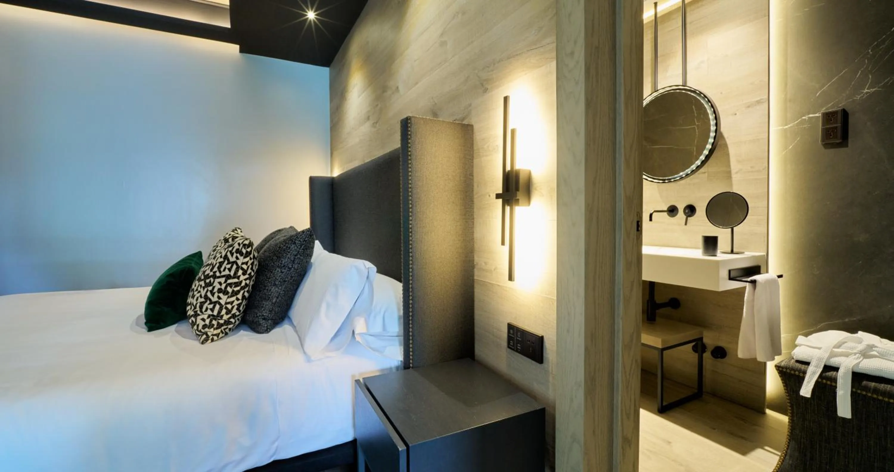 Photo of the whole room, Bed in Hotel Regina