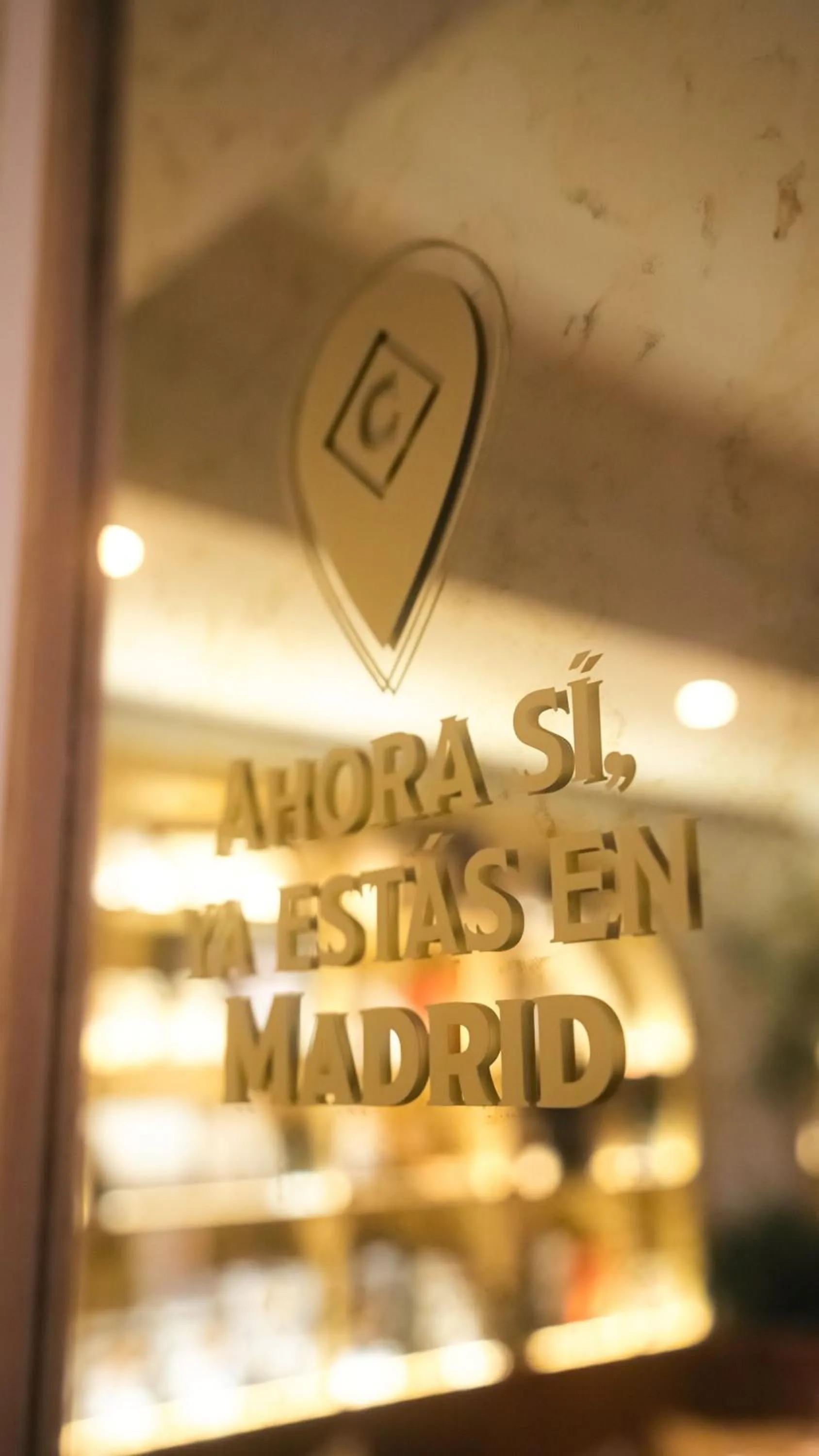 Text overlay in Hotel Regina