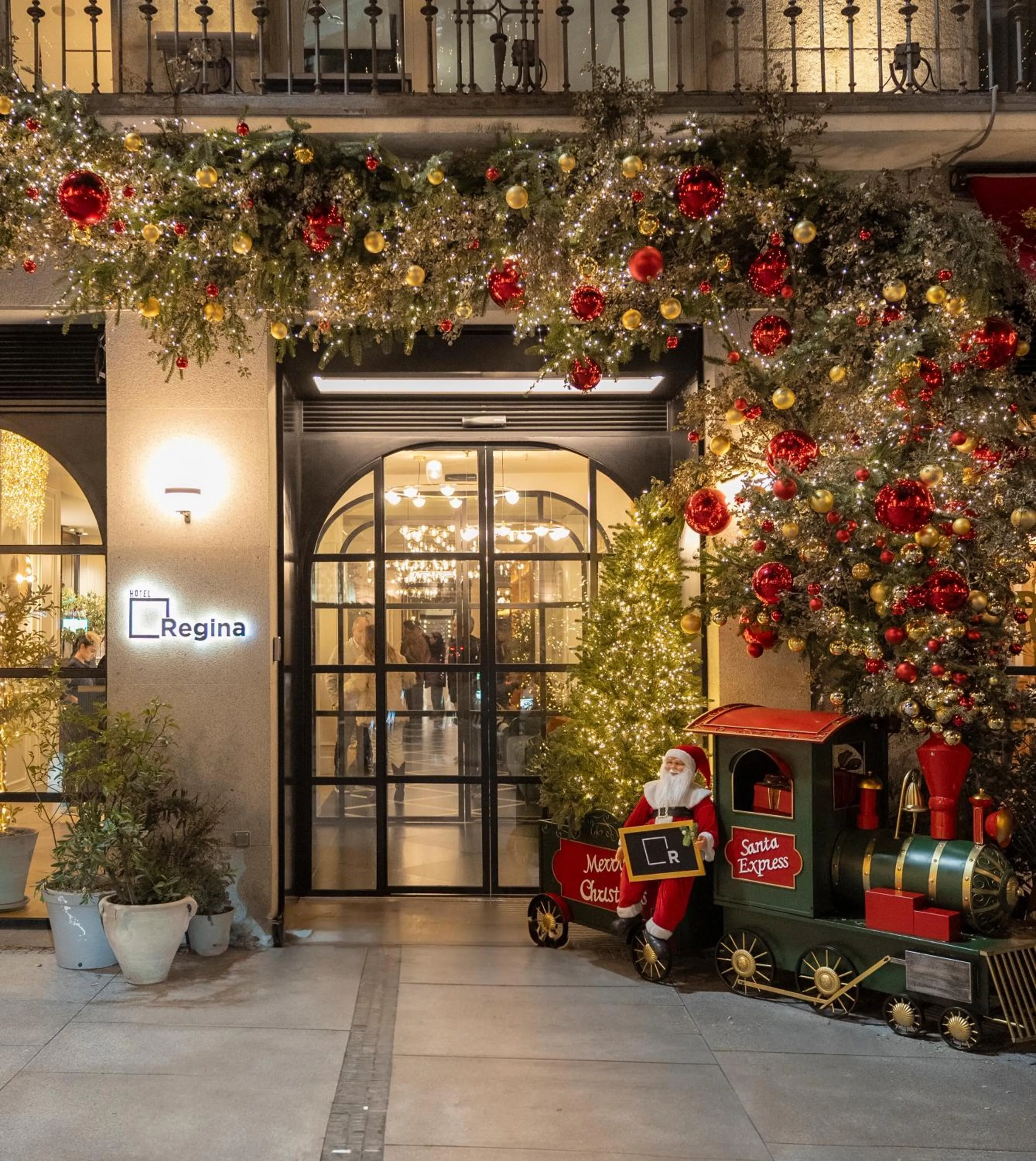 Property building in Hotel Regina