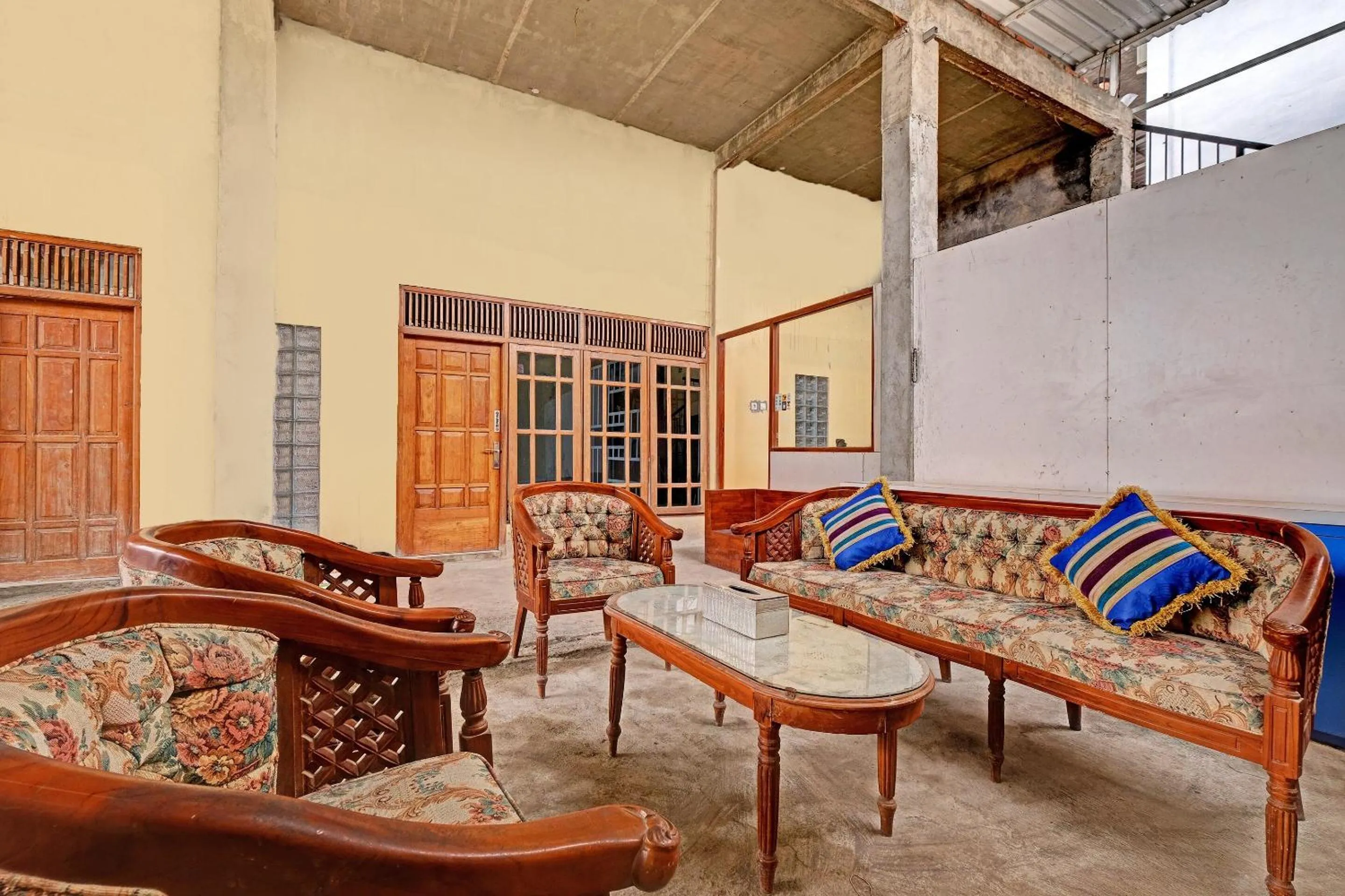 Lobby or reception in OYO 91987 Archery Residence Syariah