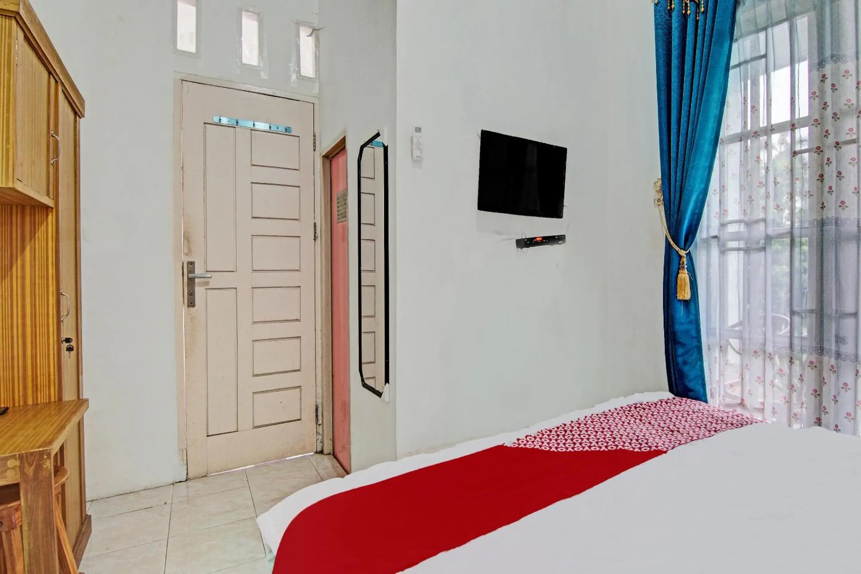 Deluxe Double Room in Hotel O Annajah Homestay Syariah Deluxe Double Room in Hotel O Annajah Homestay Syariah