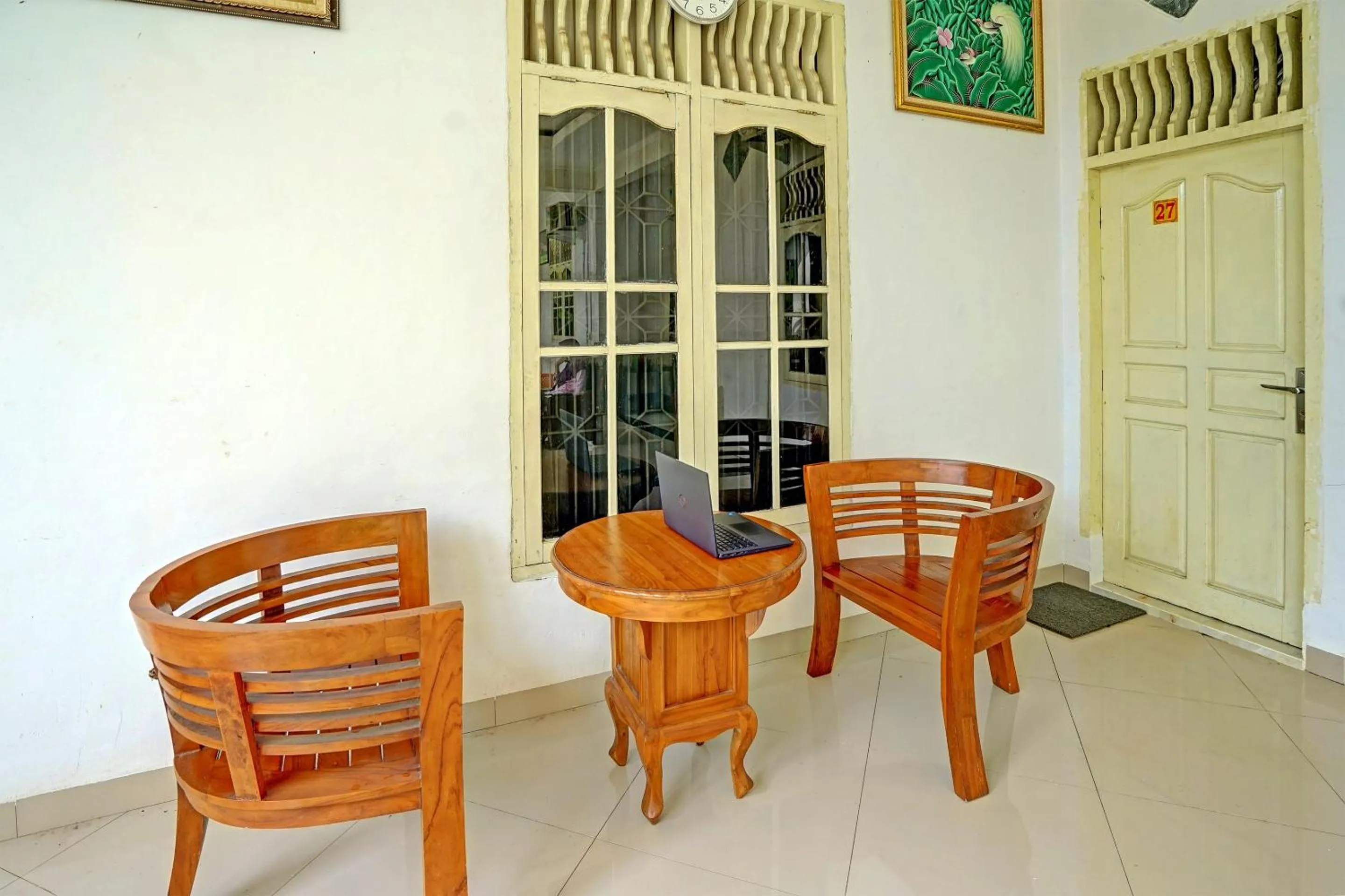 Lobby or reception in OYO Life 91984 Taufik Kost Syariah