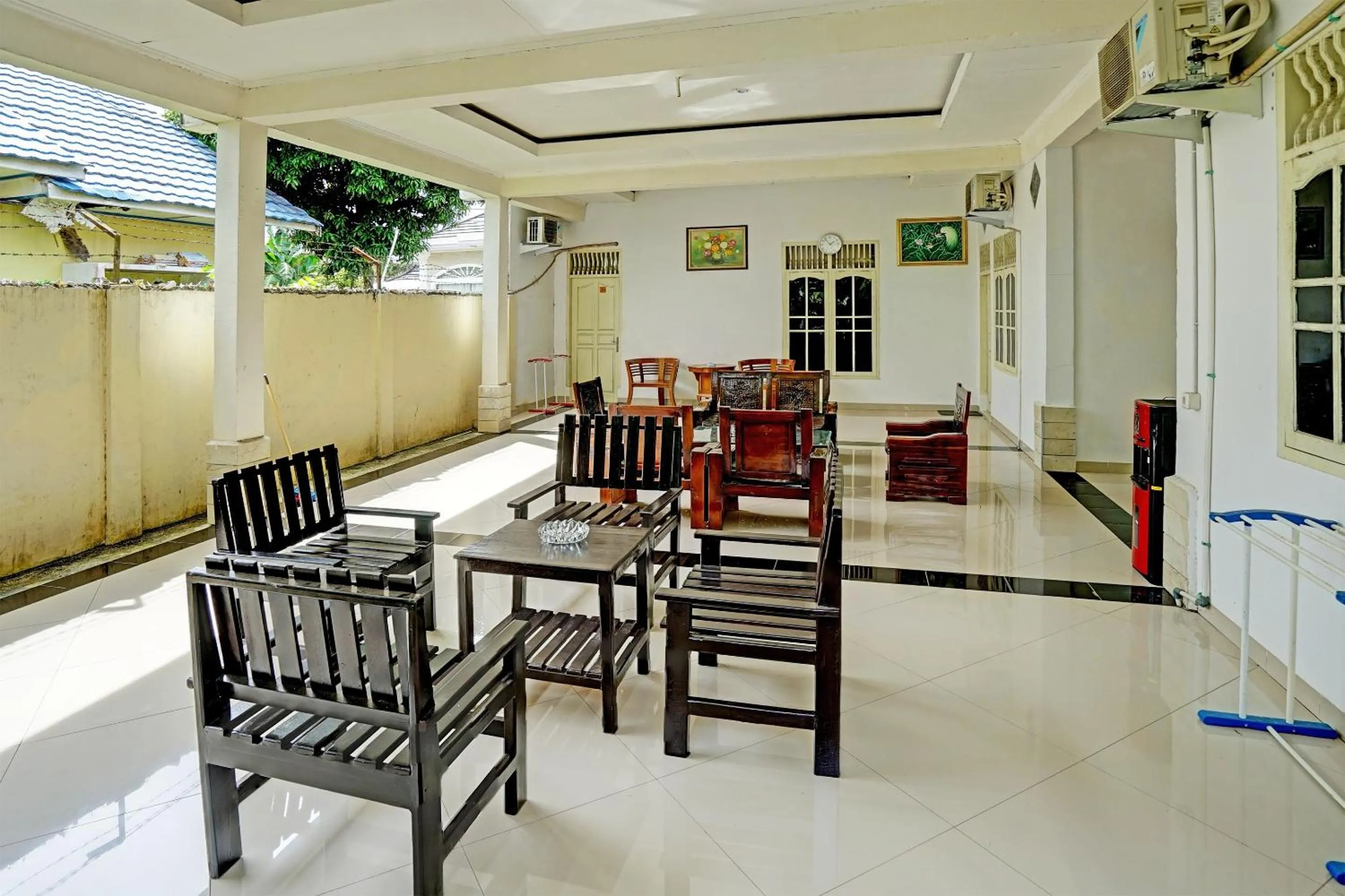 Lobby or reception in OYO Life 91984 Taufik Kost Syariah