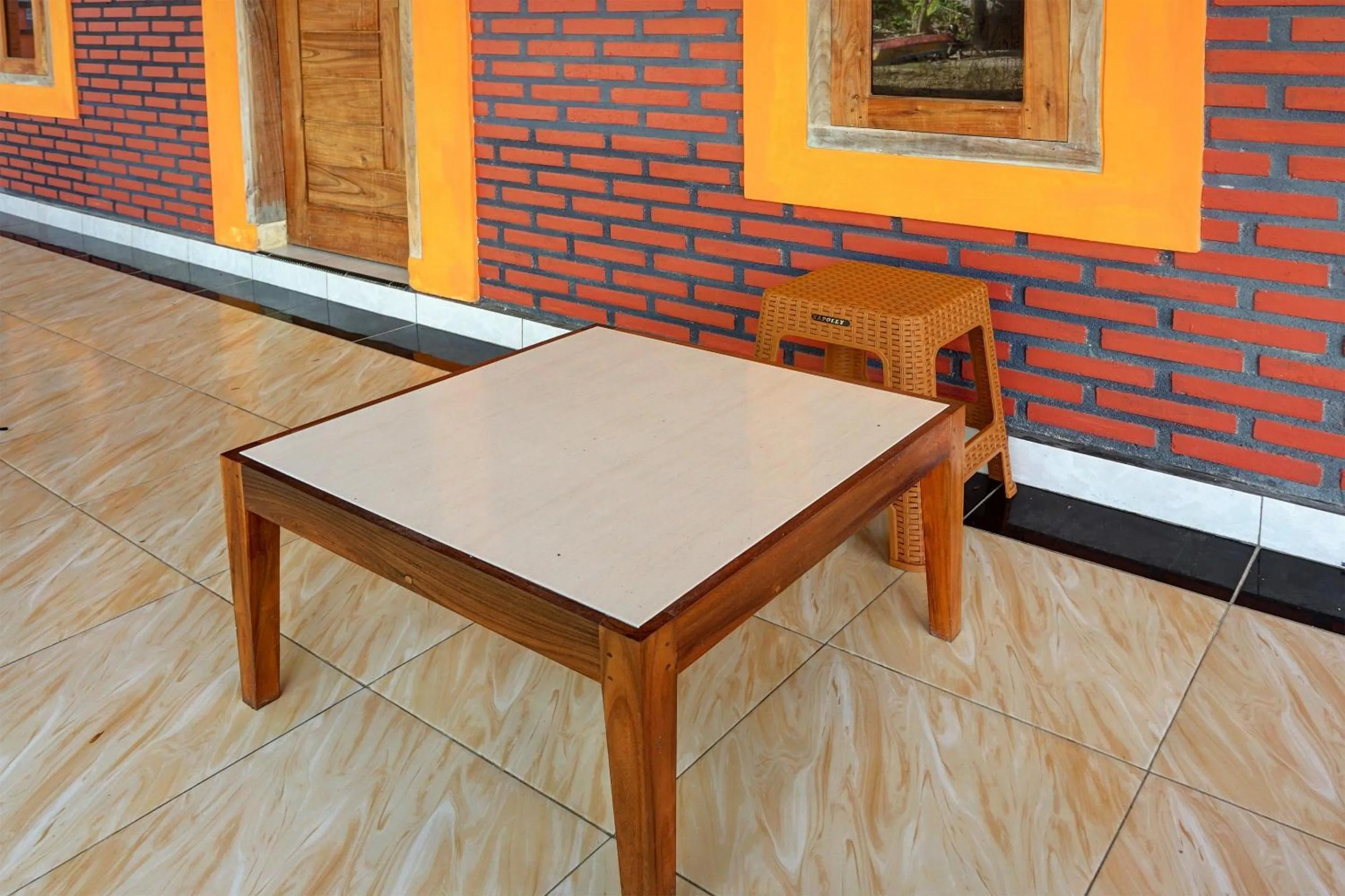 Lobby or reception in OYO Life 91988 Azka Homestay Klayar