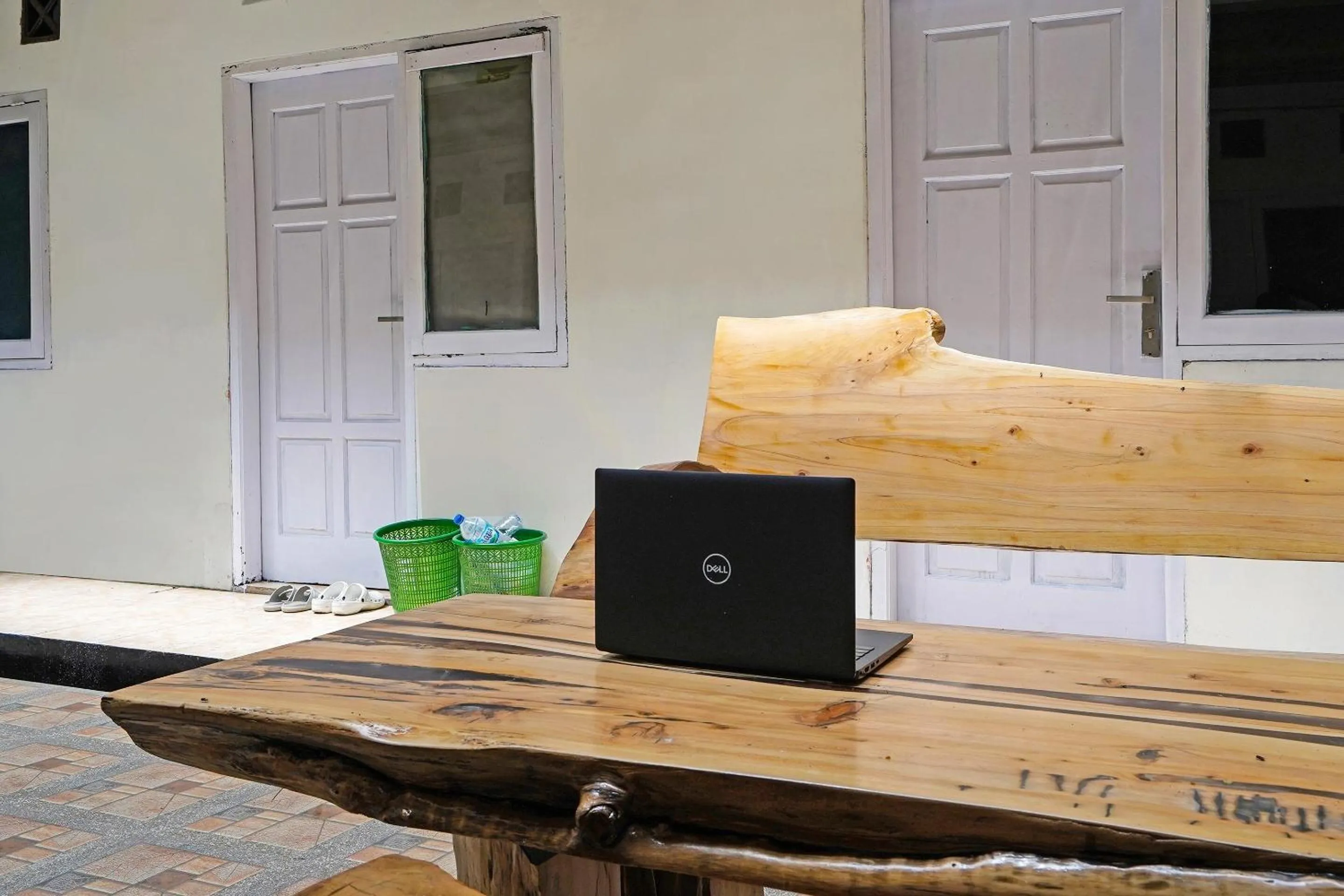 Lobby or reception in SPOT ON 91993 Pondok Hs Padalarang Syariah