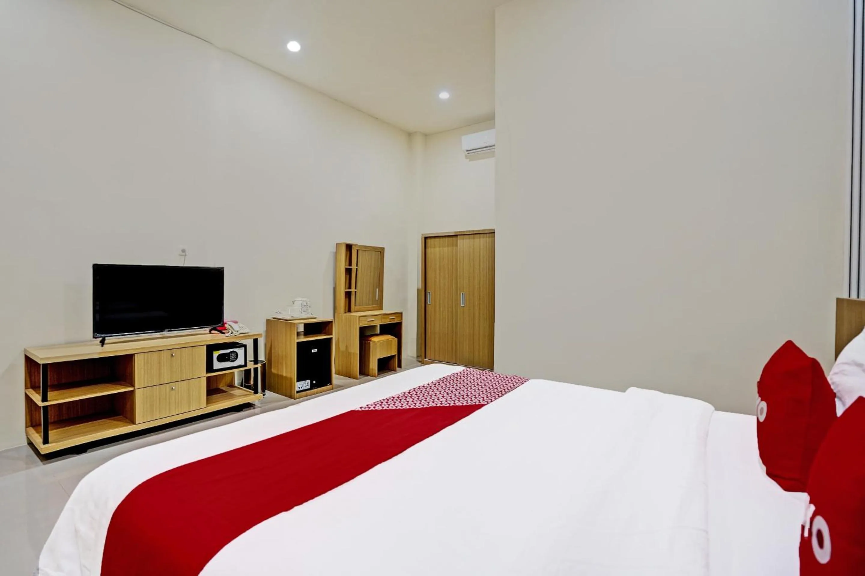 Bedroom, Bed in OYO 91997 Edhotel Smk Models Syariah