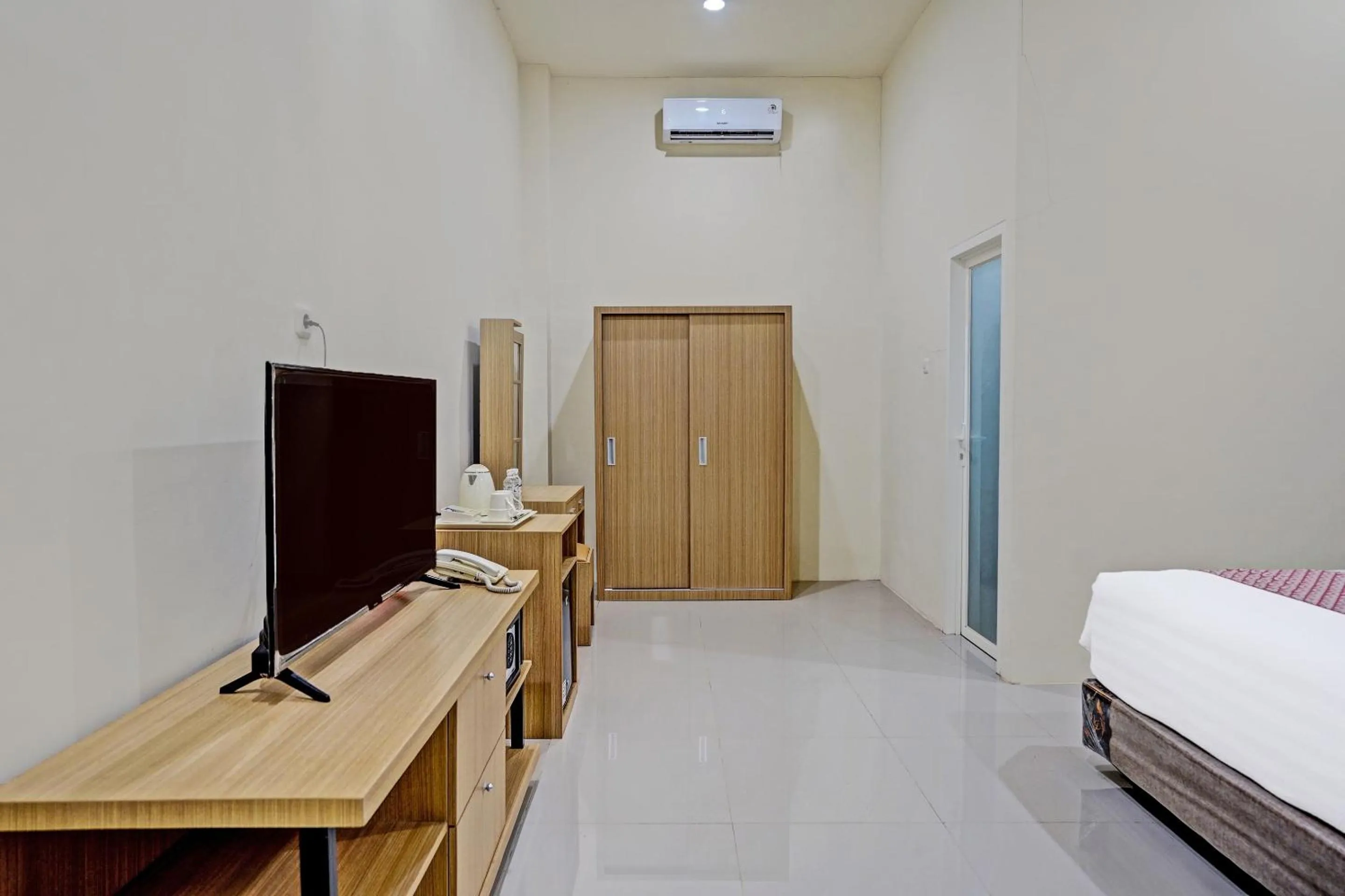 Bedroom, Bed in OYO 91997 Edhotel Smk Models Syariah