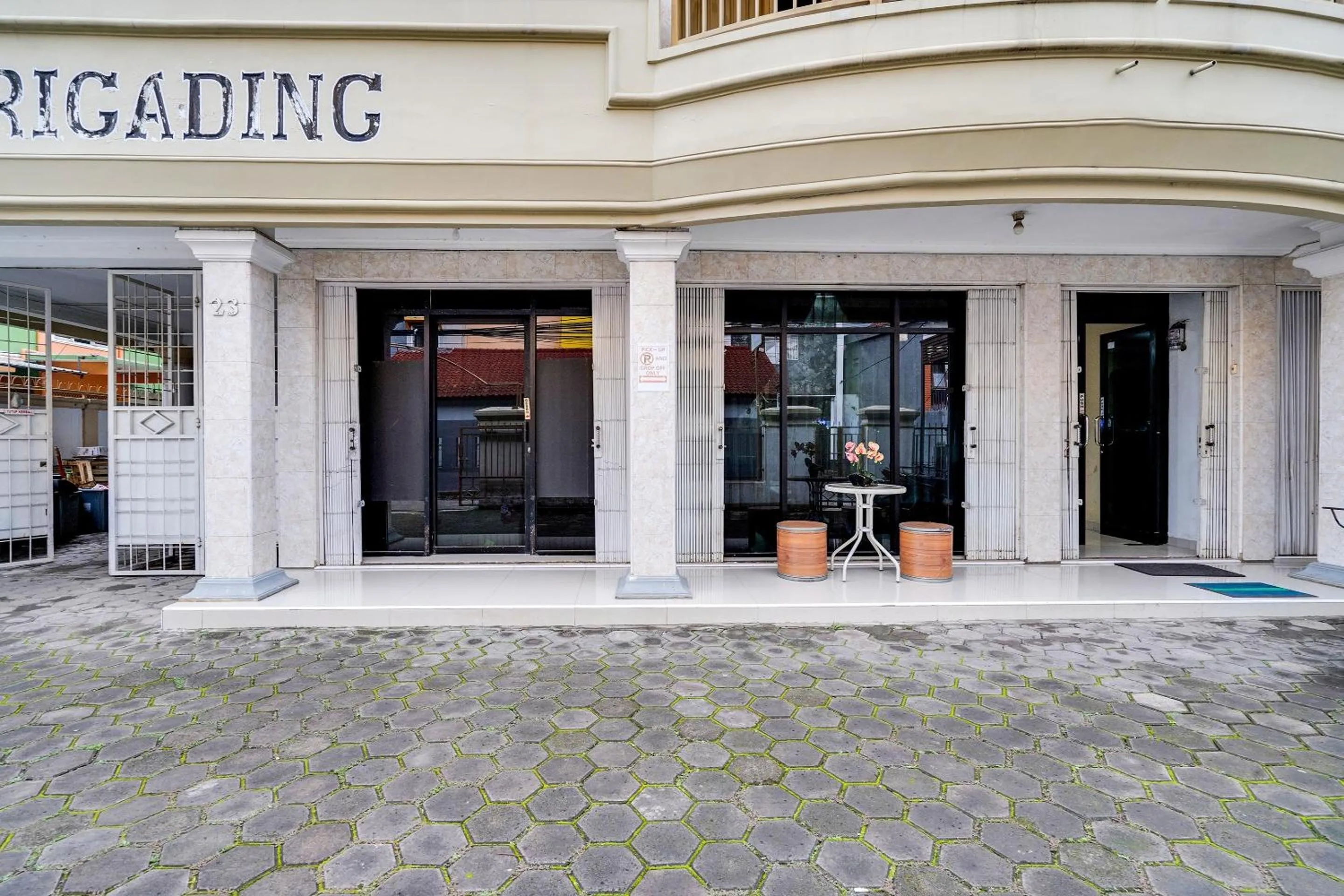 Lobby or reception in OYO Life 91994 Sawerigading Jatinangor Syariah