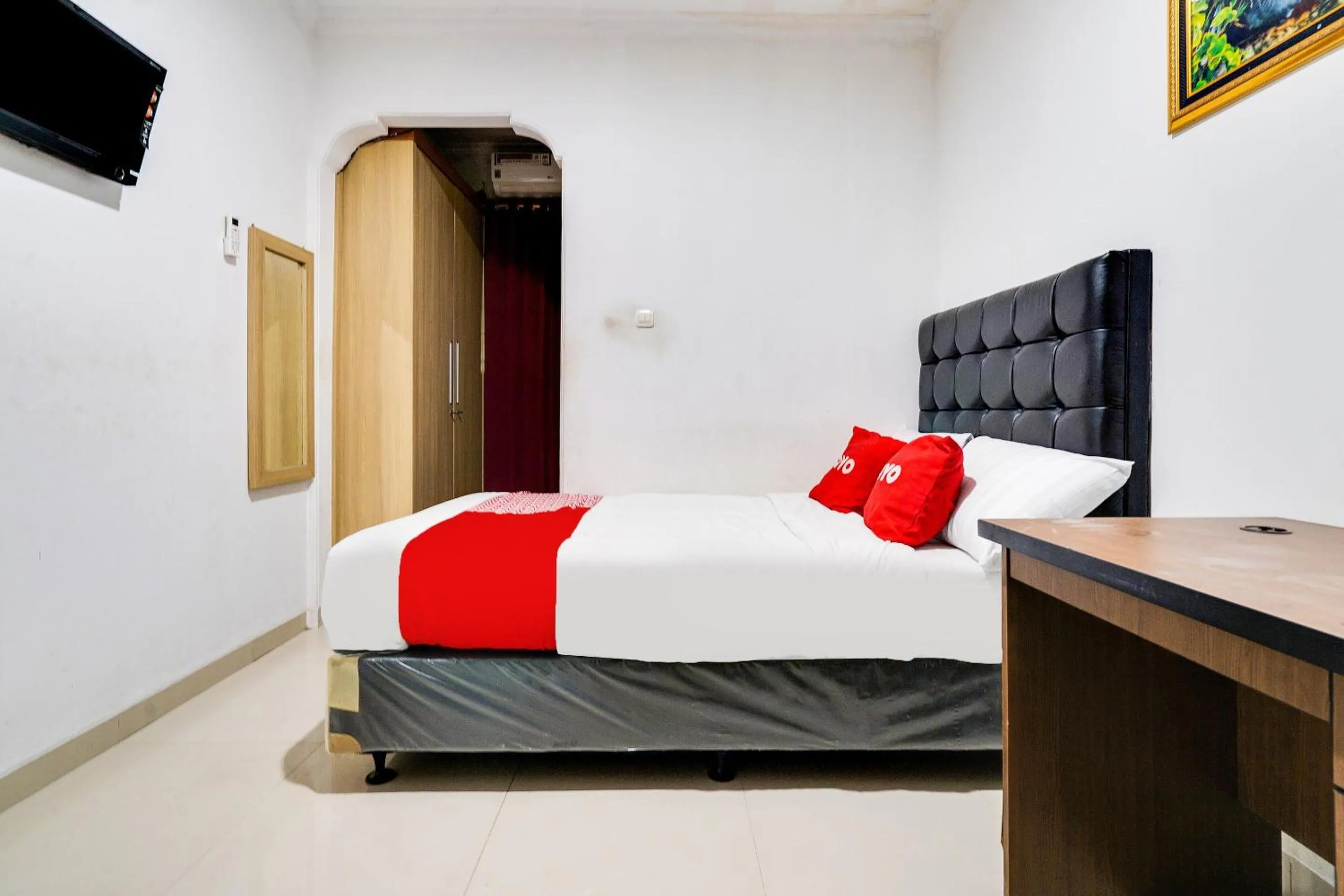 Bedroom, Bed in OYO Life 91994 Sawerigading Jatinangor Syariah