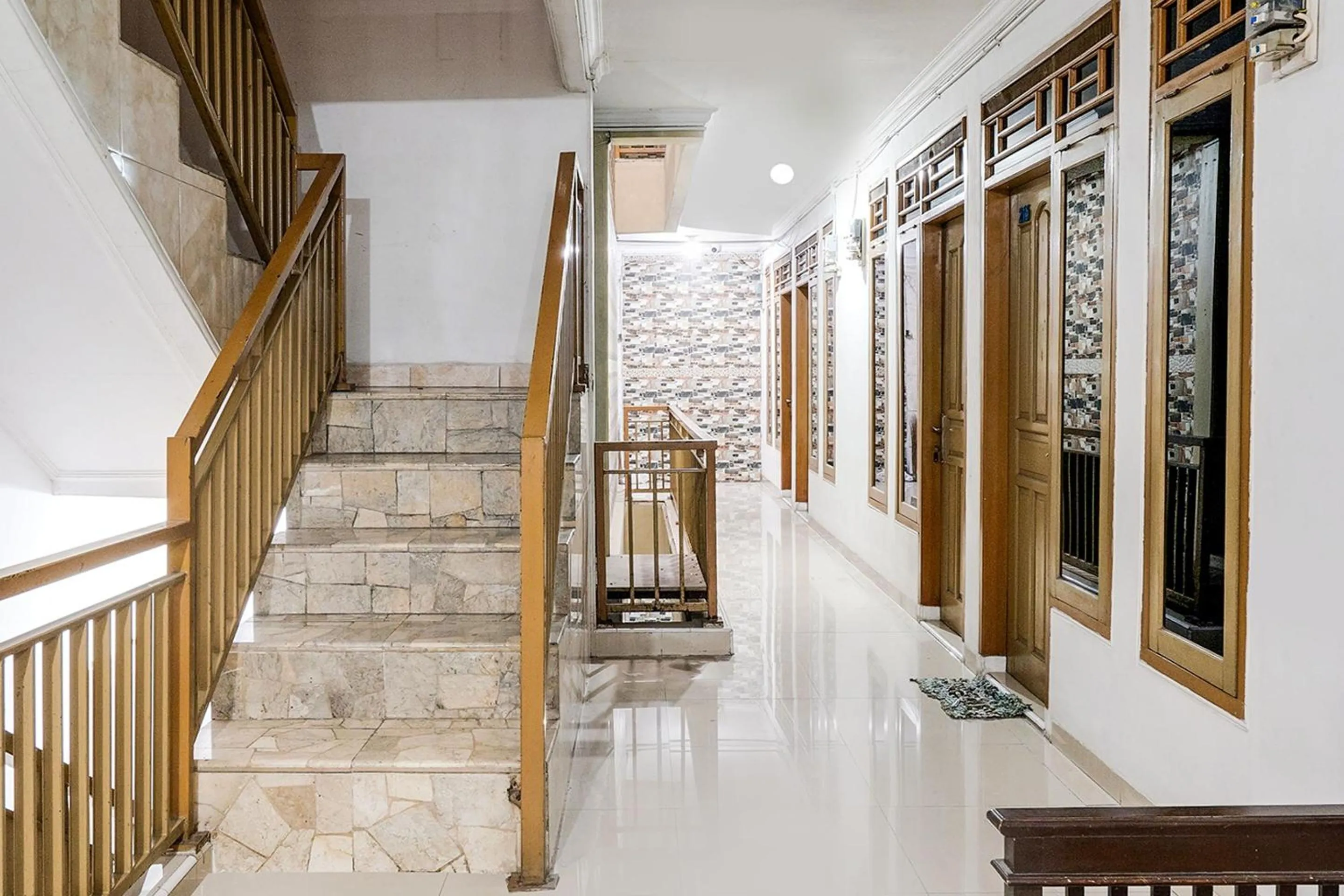 Lobby or reception in OYO Life 91994 Sawerigading Jatinangor Syariah