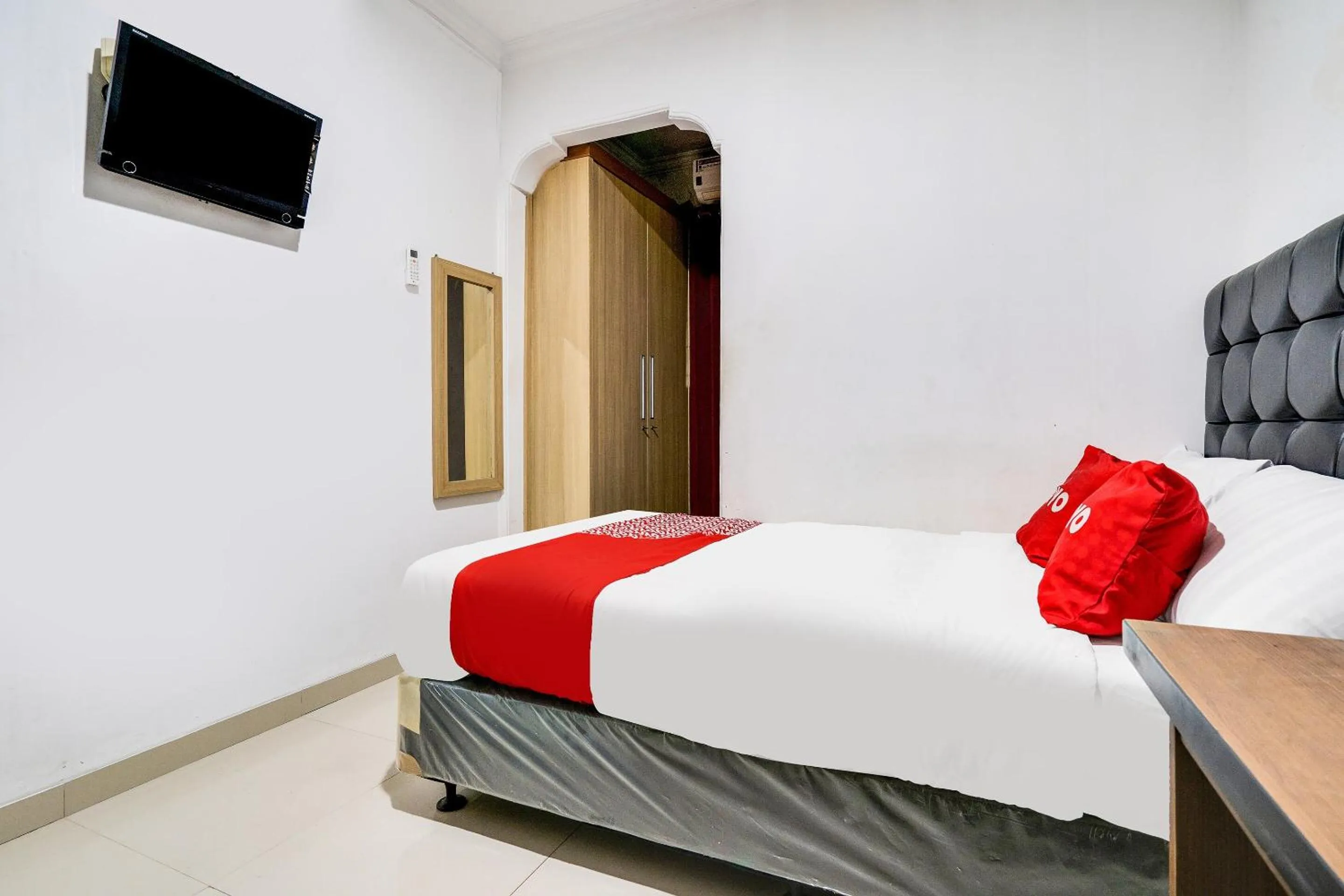 Bedroom, Bed in OYO Life 91994 Sawerigading Jatinangor Syariah