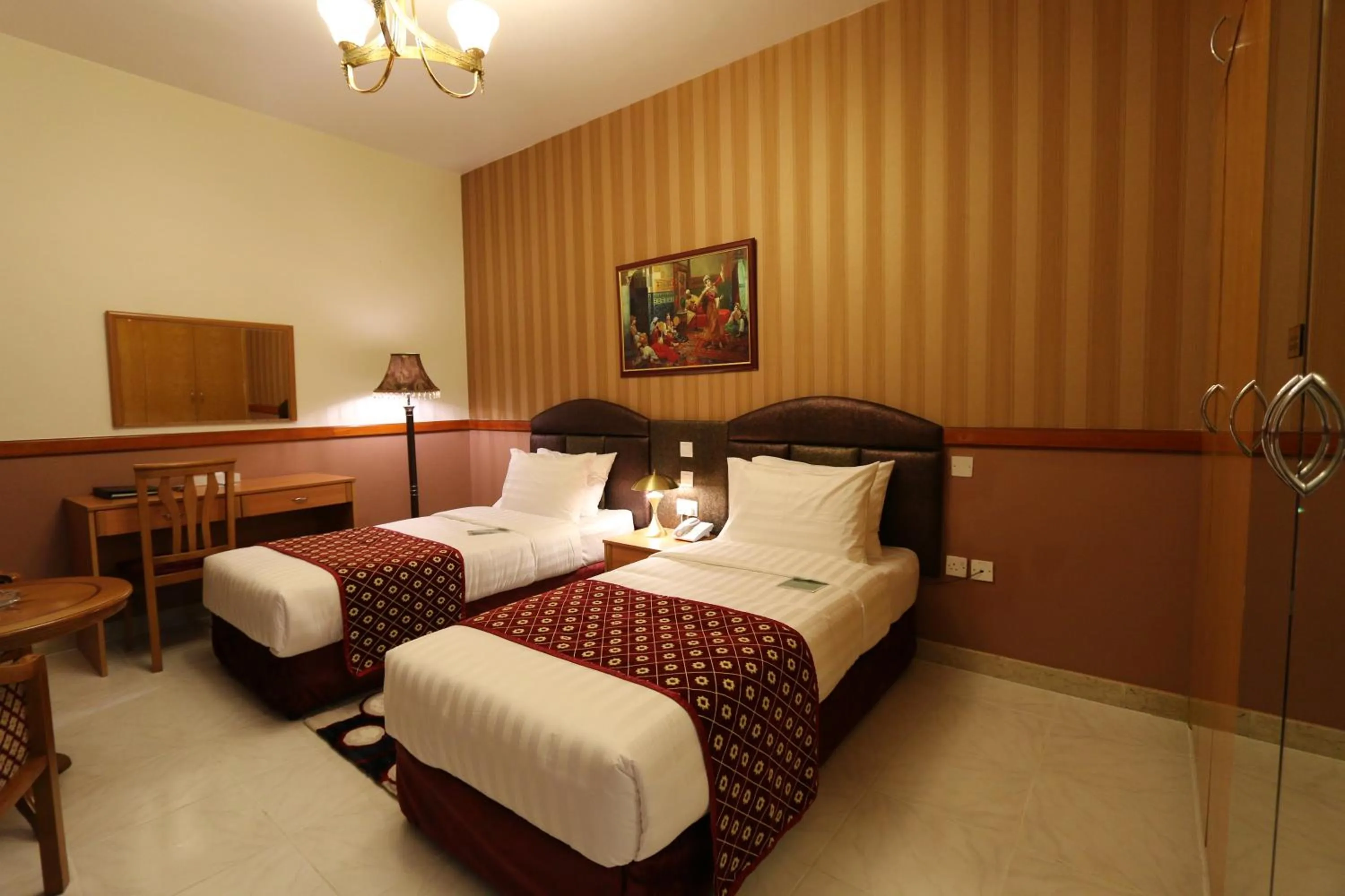 Bedroom, Bed in NEW CALIFORNIA HOTEL