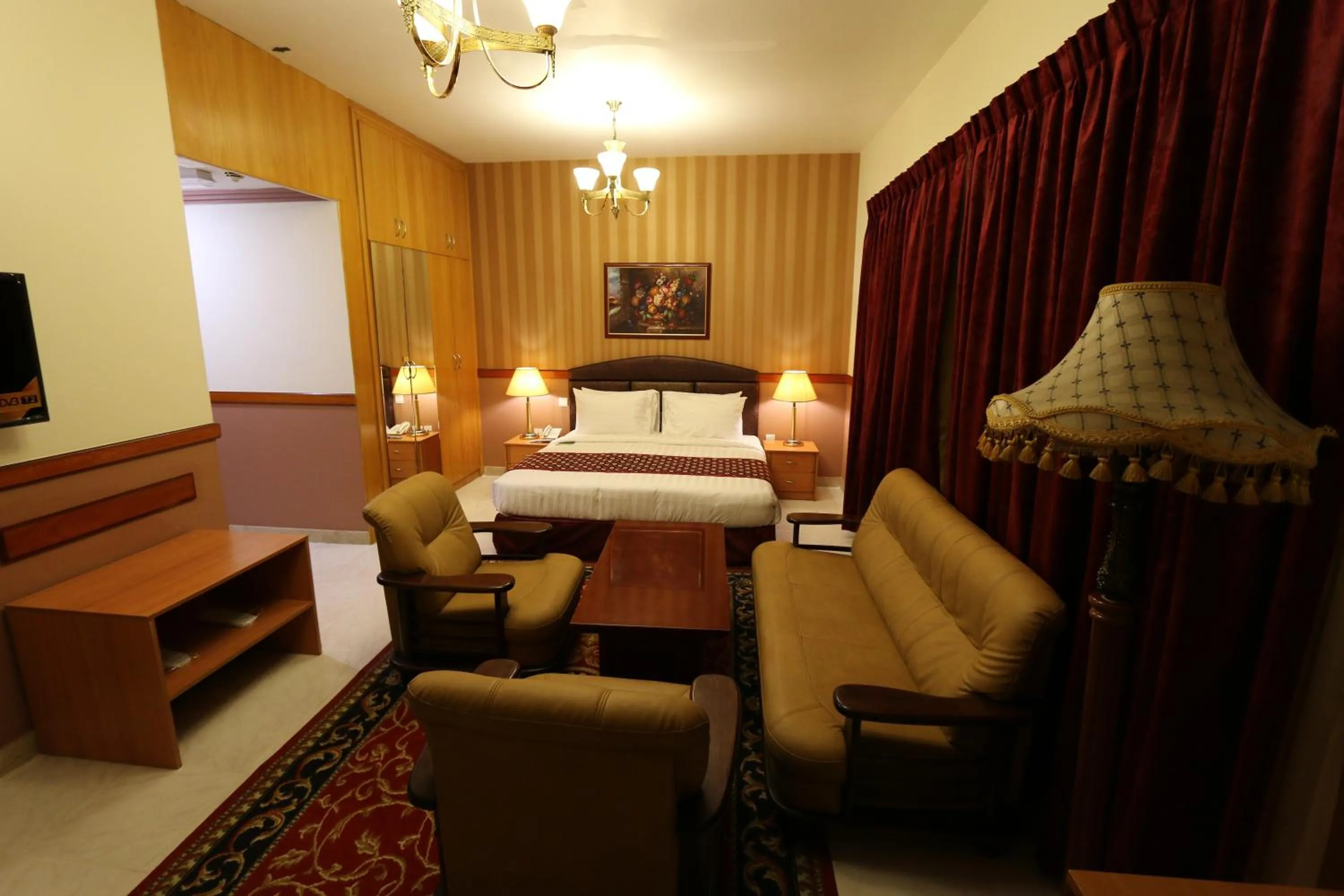 TV and multimedia, Bed in NEW CALIFORNIA HOTEL